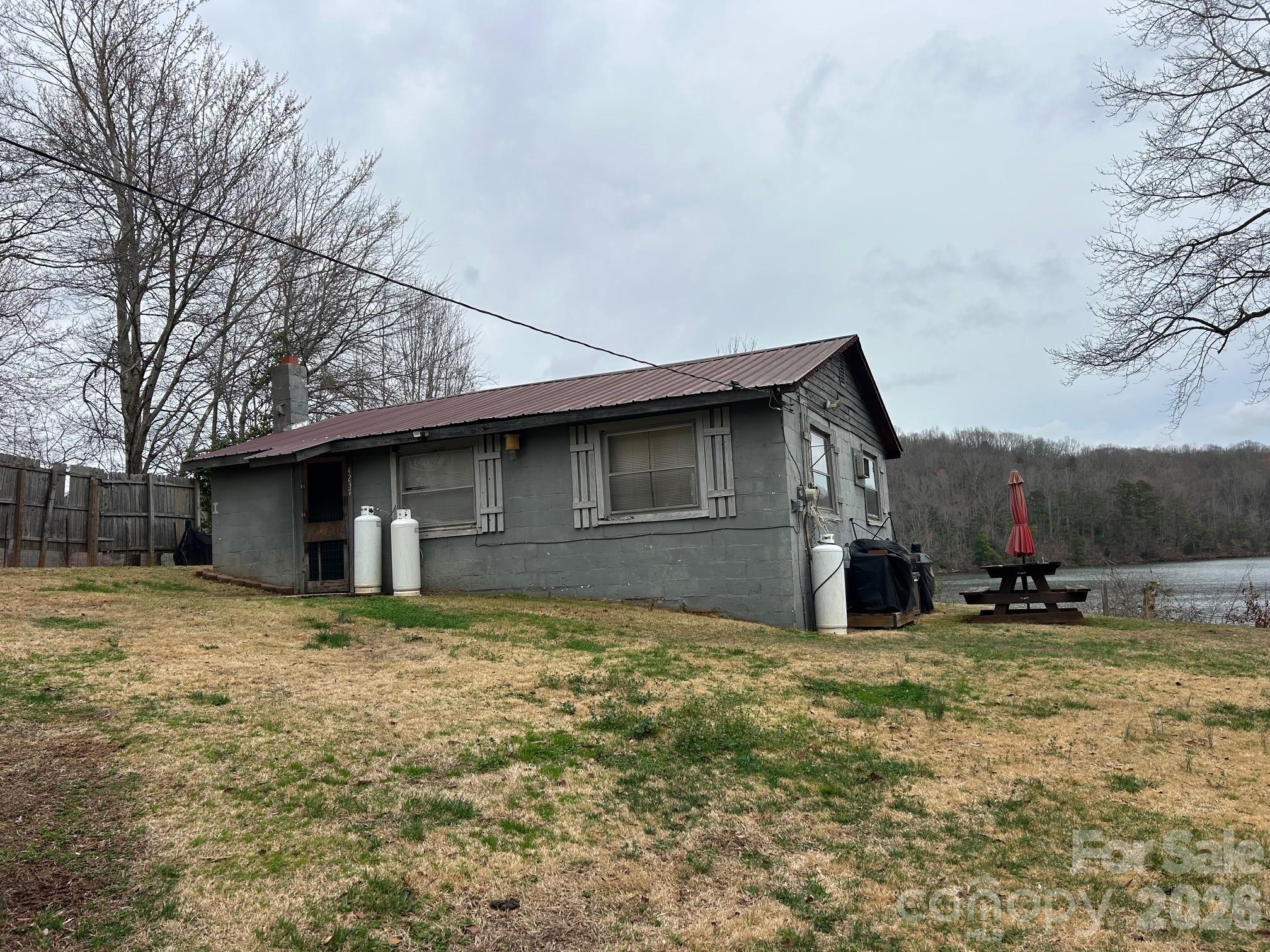 4237 Laurel Hill Road Property Photo 4