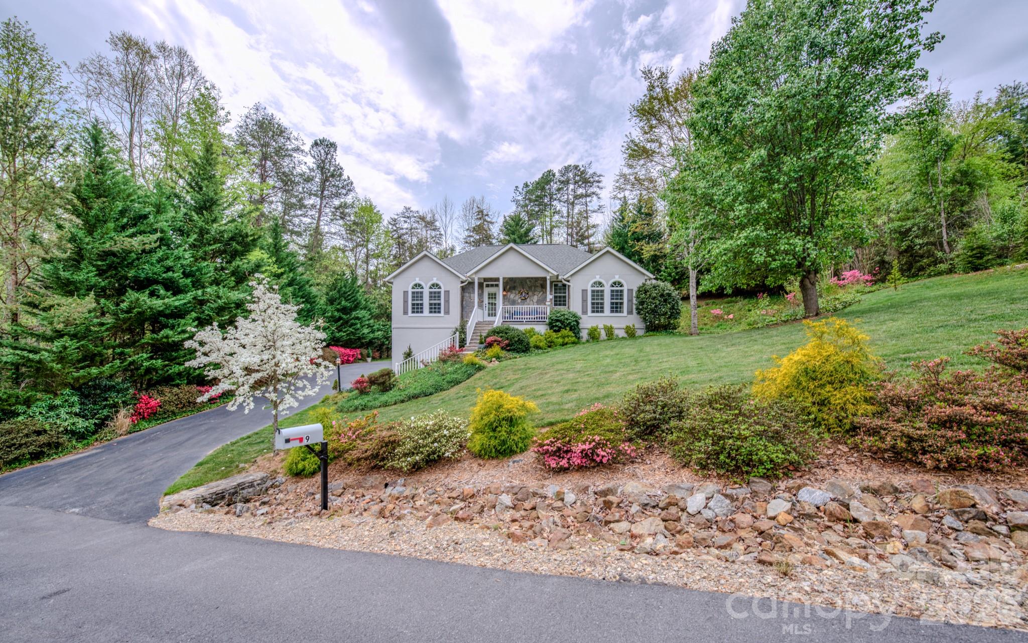 9 Double Eagle Drive Property Photo 2