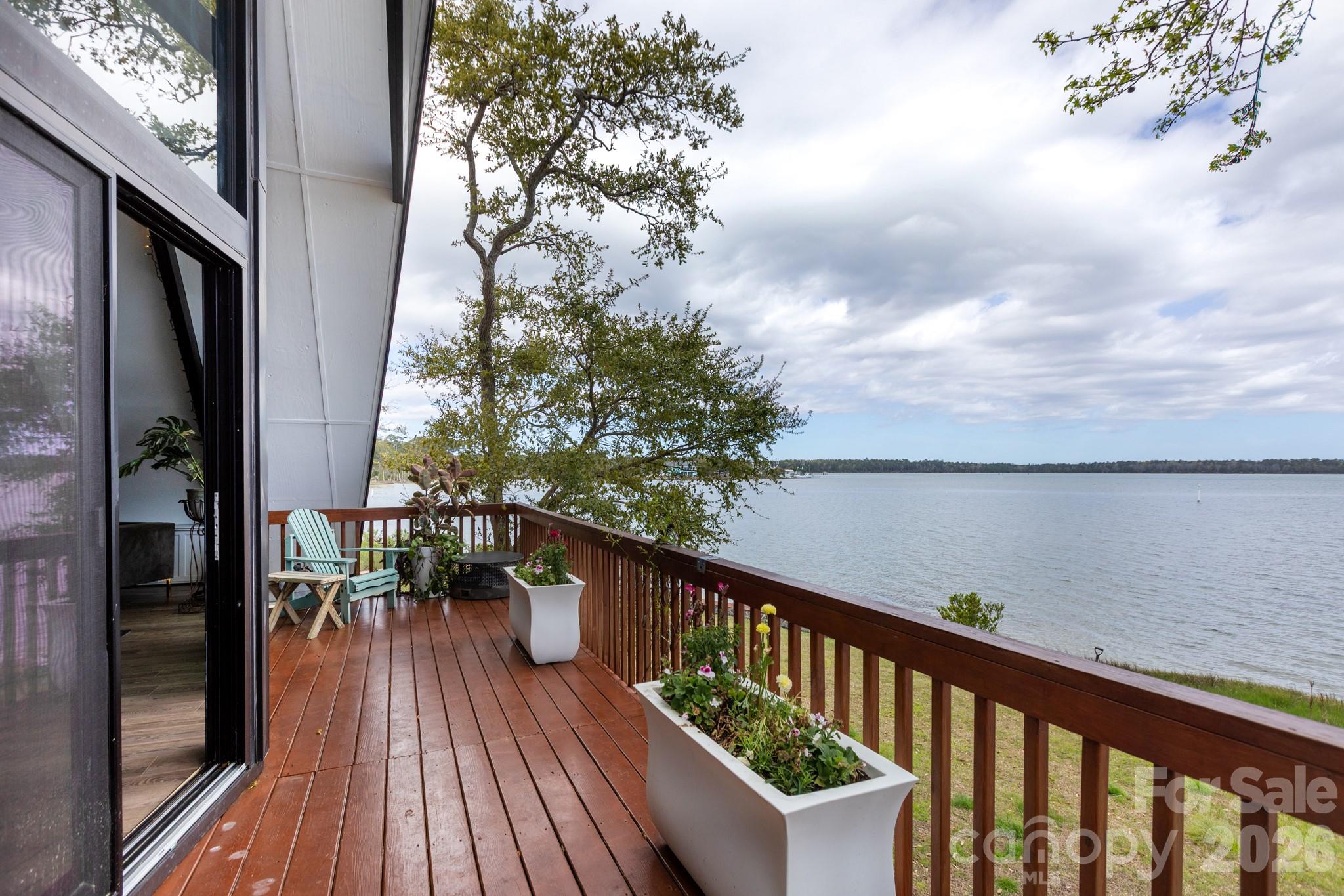 211 Fannie Creek Lane Property Photo 3