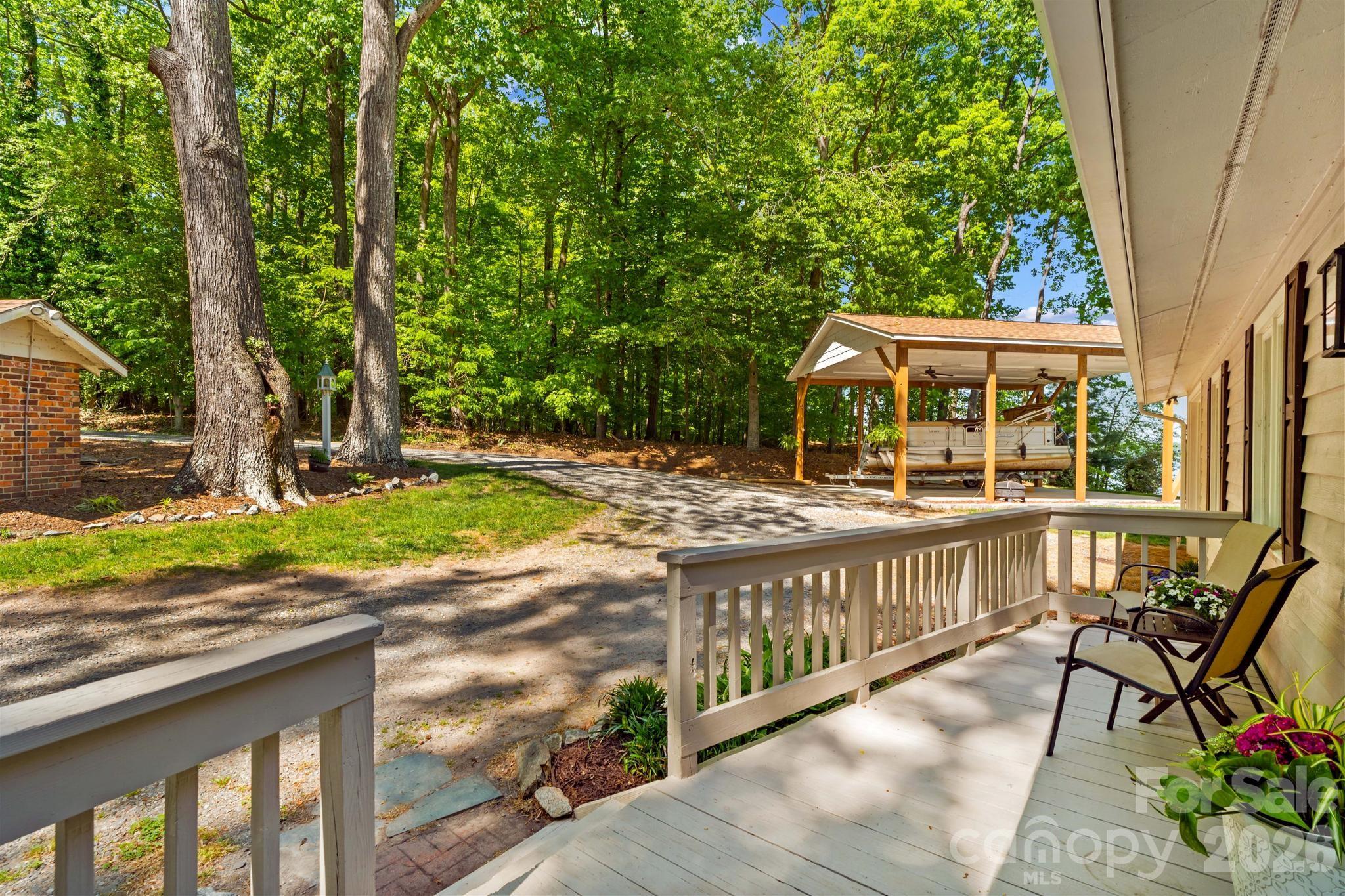 395 Rendleman Drive Property Photo 3