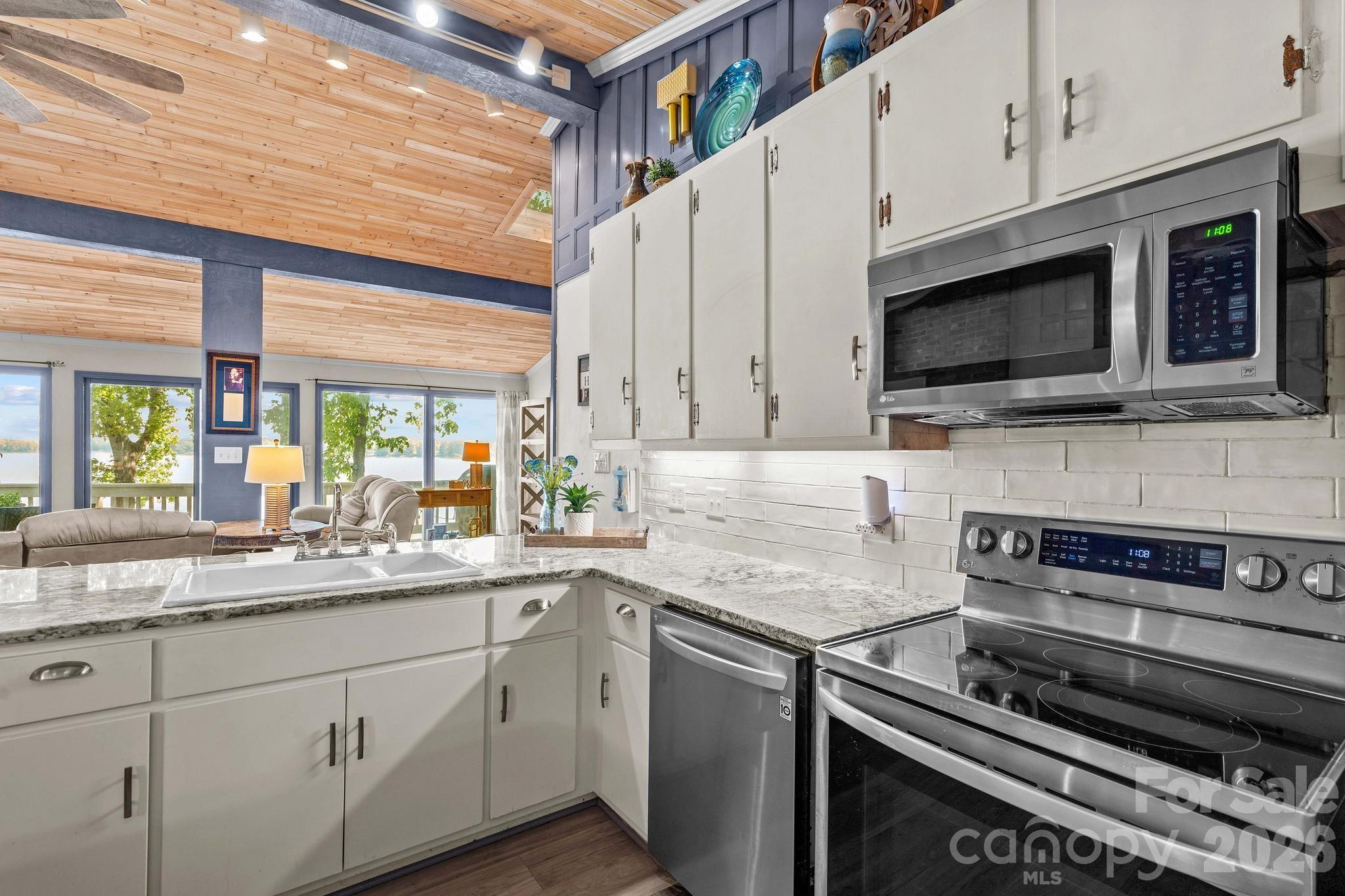 395 Rendleman Drive Property Photo 19