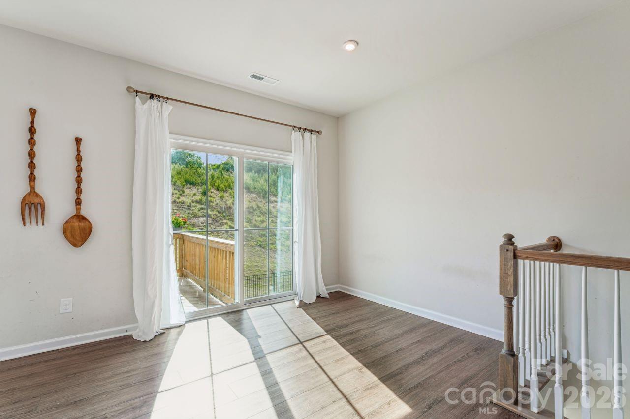 2050 Dornoch Road Property Photo 7