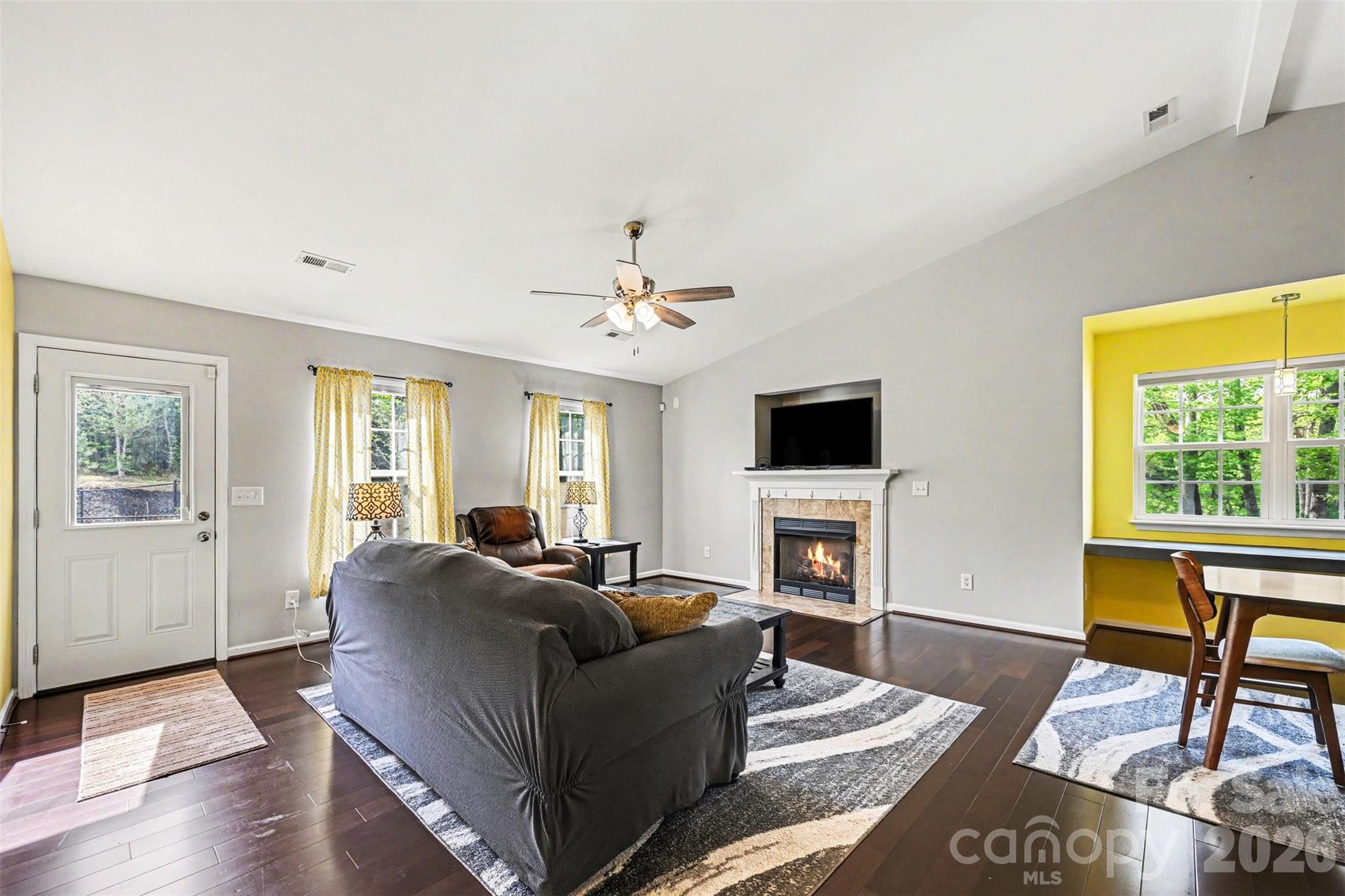 391 Lone Tree Lane Property Photo 4