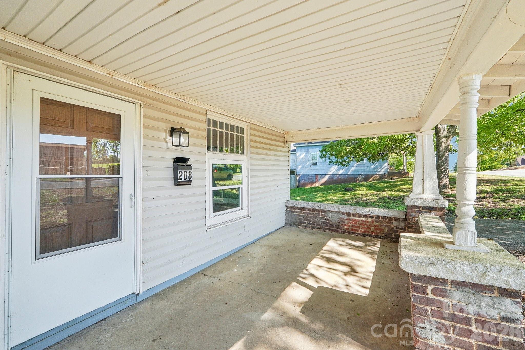 208 W Lafayette Street Property Photo 2