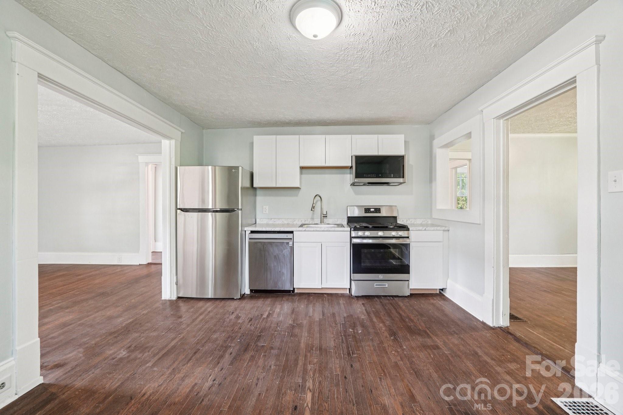 208 W Lafayette Street Property Photo 8