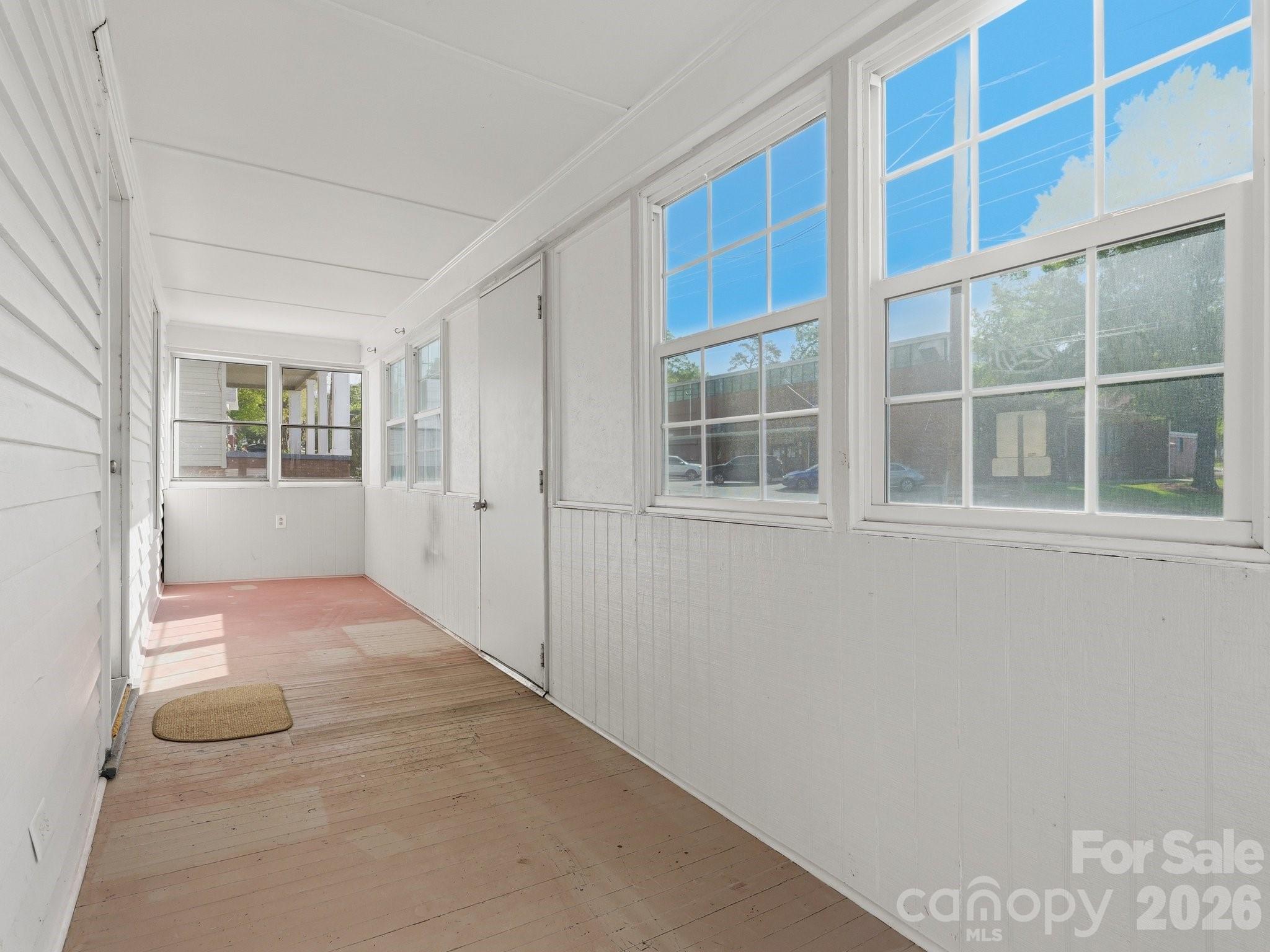 158 Nw Academy Street Property Photo 3