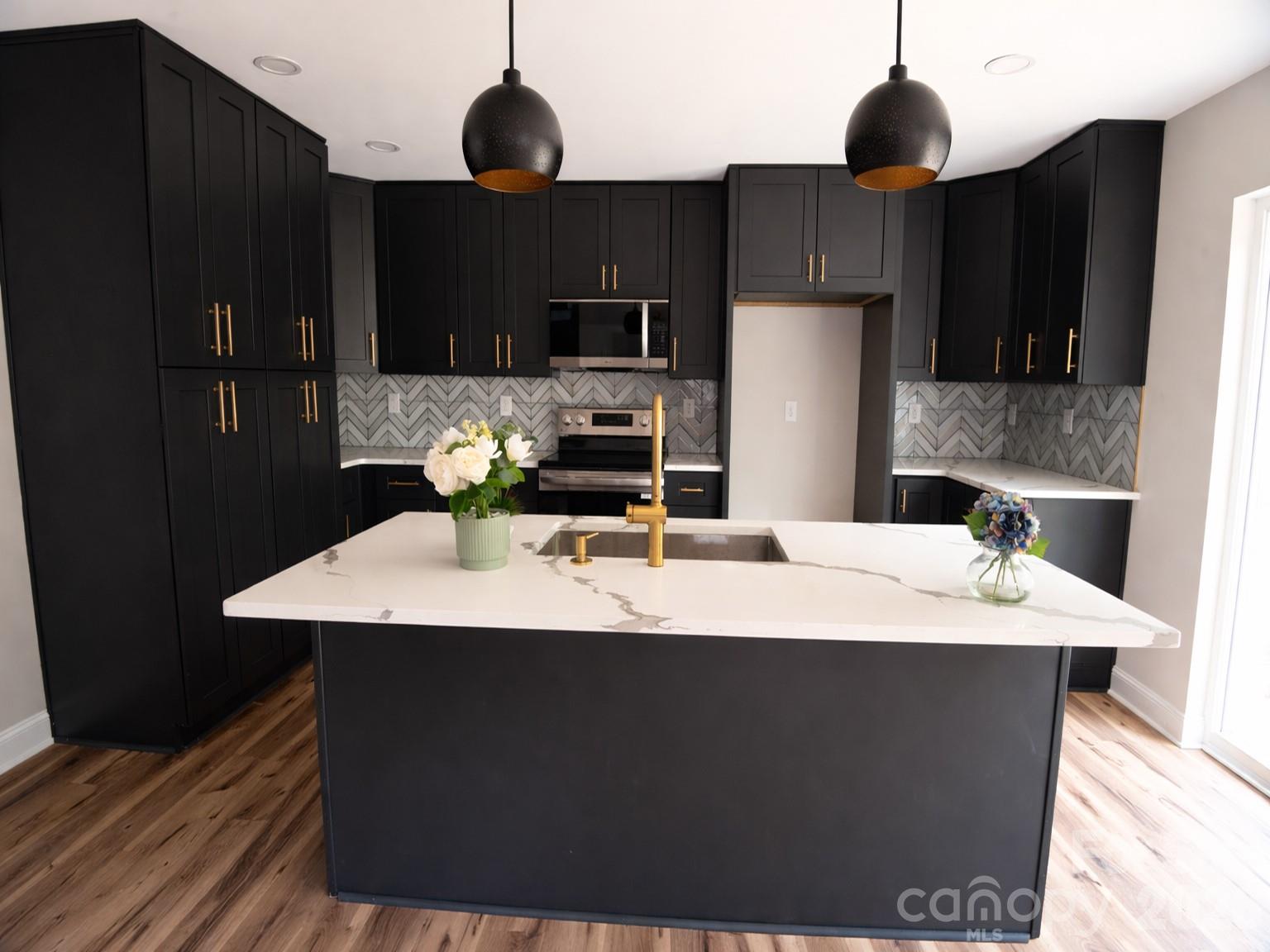 6615 Rockwell Boulevard Property Photo 12