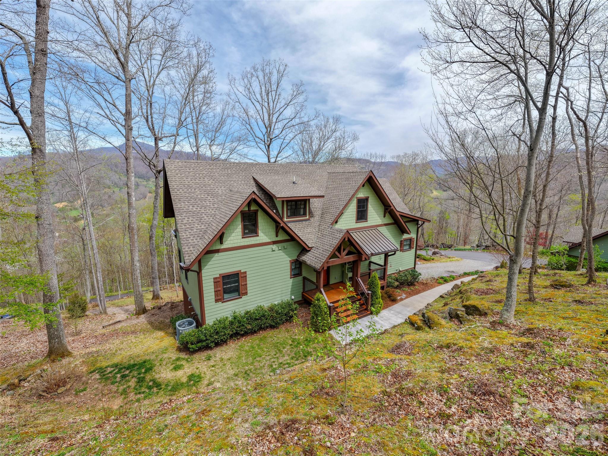 711 Winfield Drive Property Photo 3