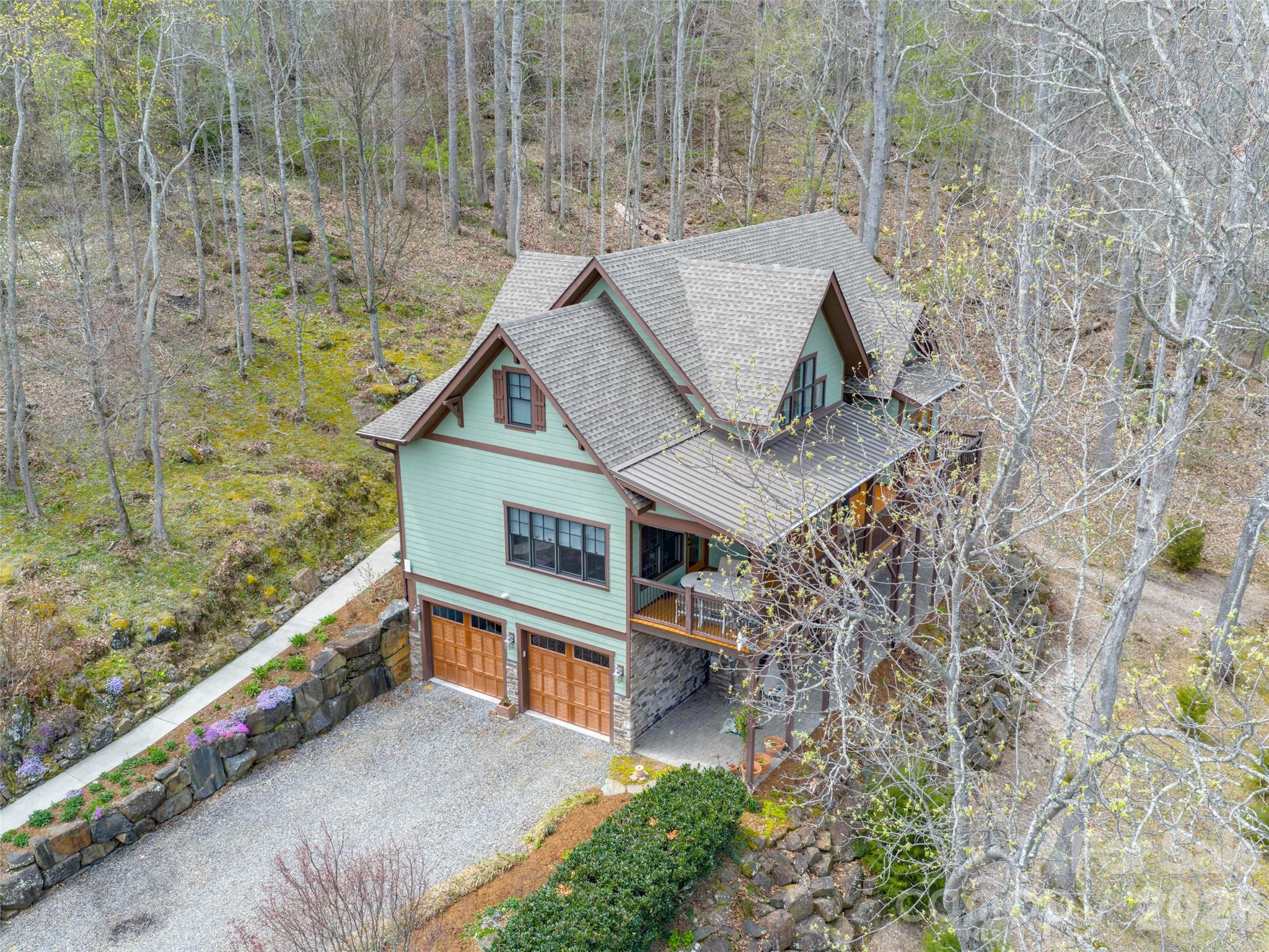 711 Winfield Drive Property Photo 4