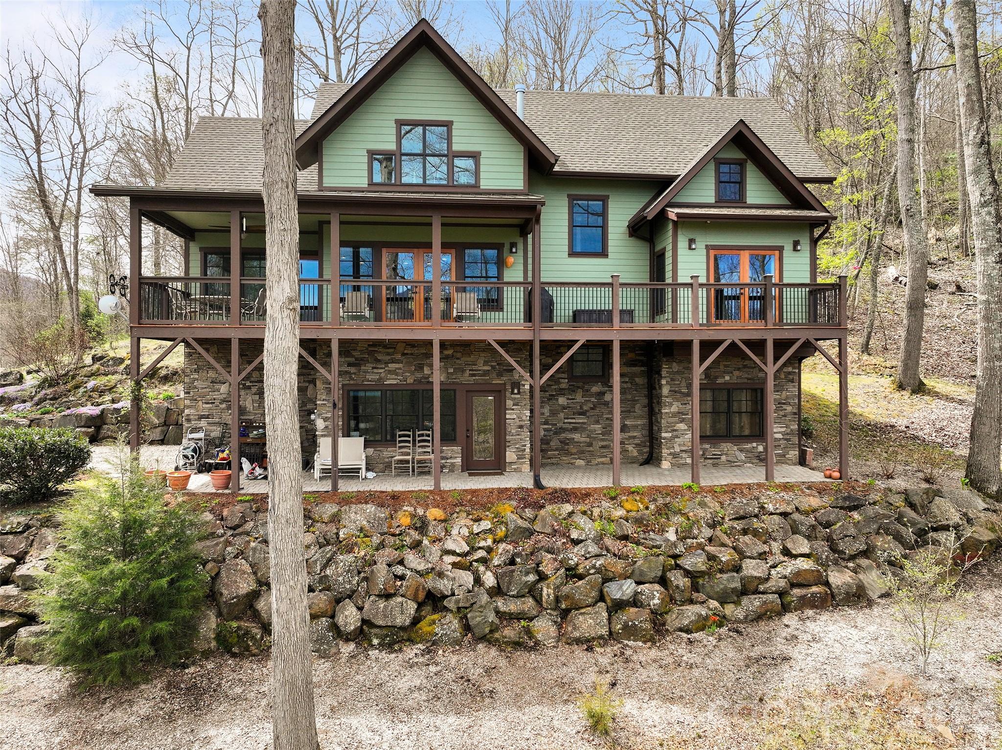 711 Winfield Drive Property Photo 8