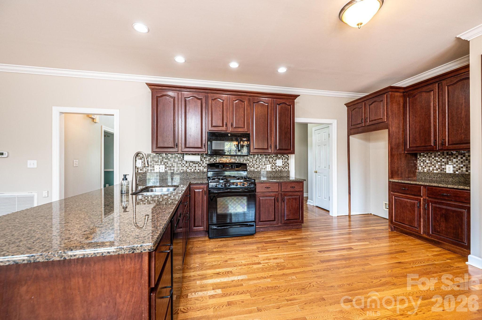 4726 Crystal Falls Avenue Property Photo 14