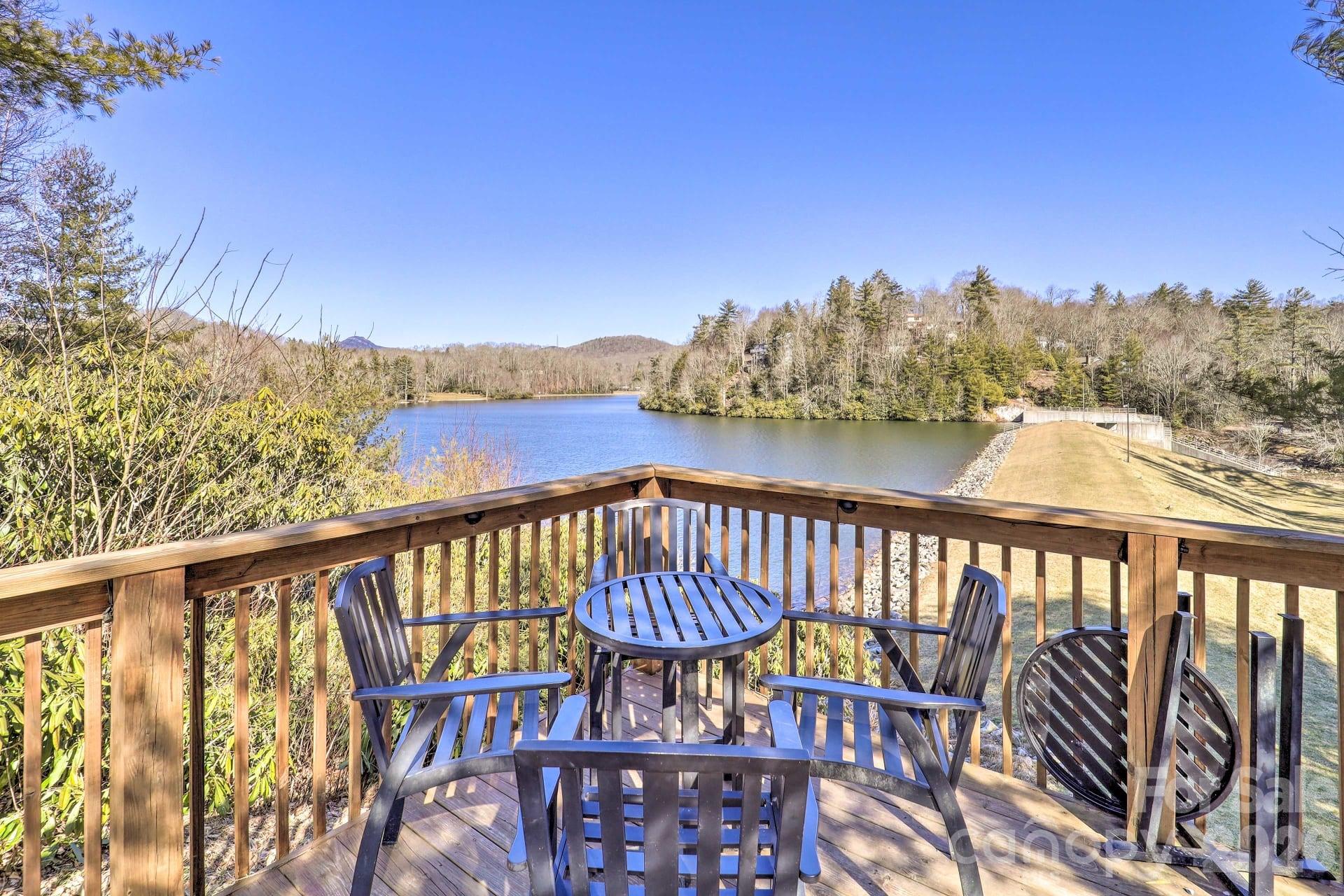 114 Lady Slipper Loop Property Photo 32