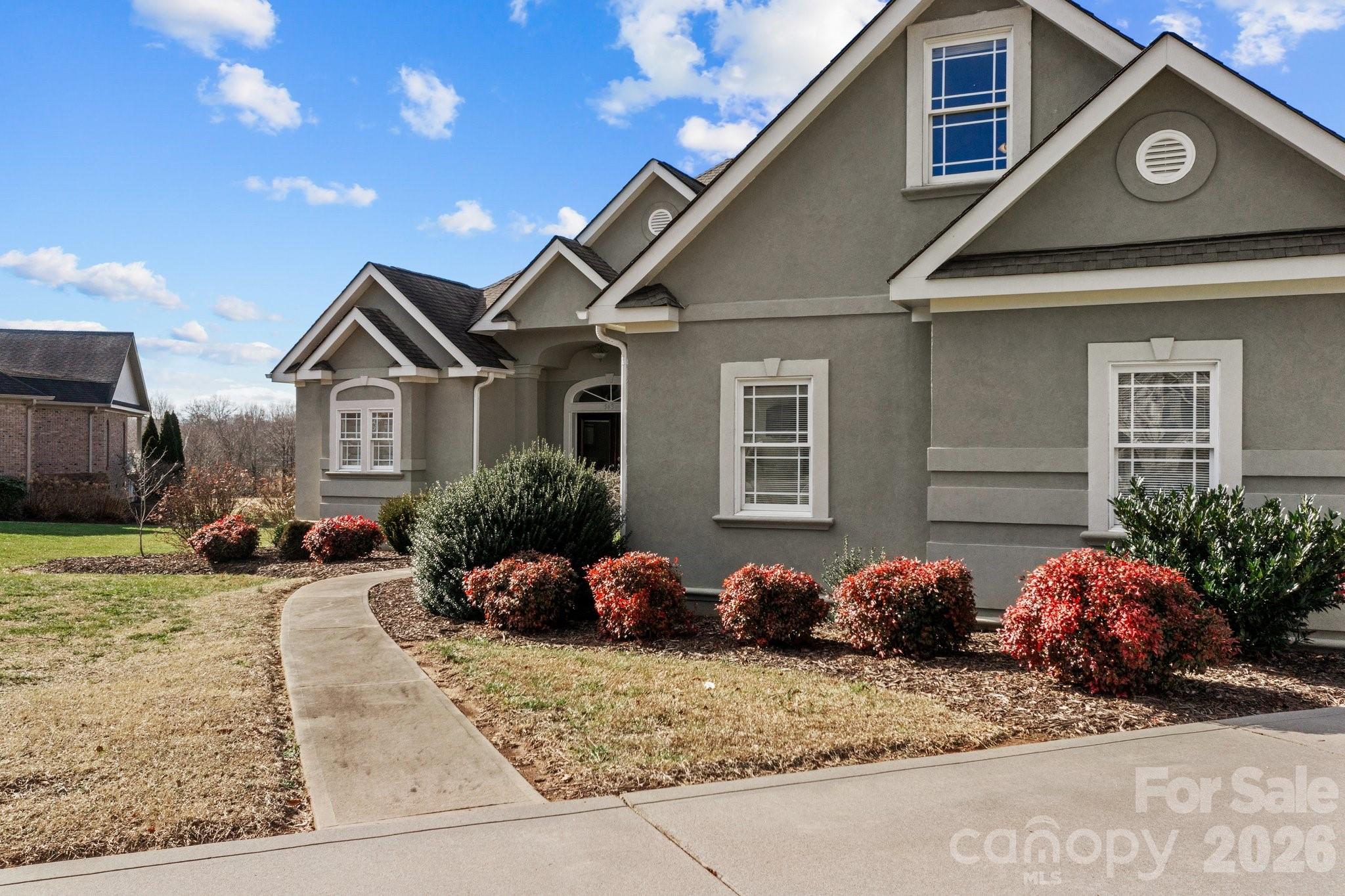 543 Muirfield Way Property Photo 4