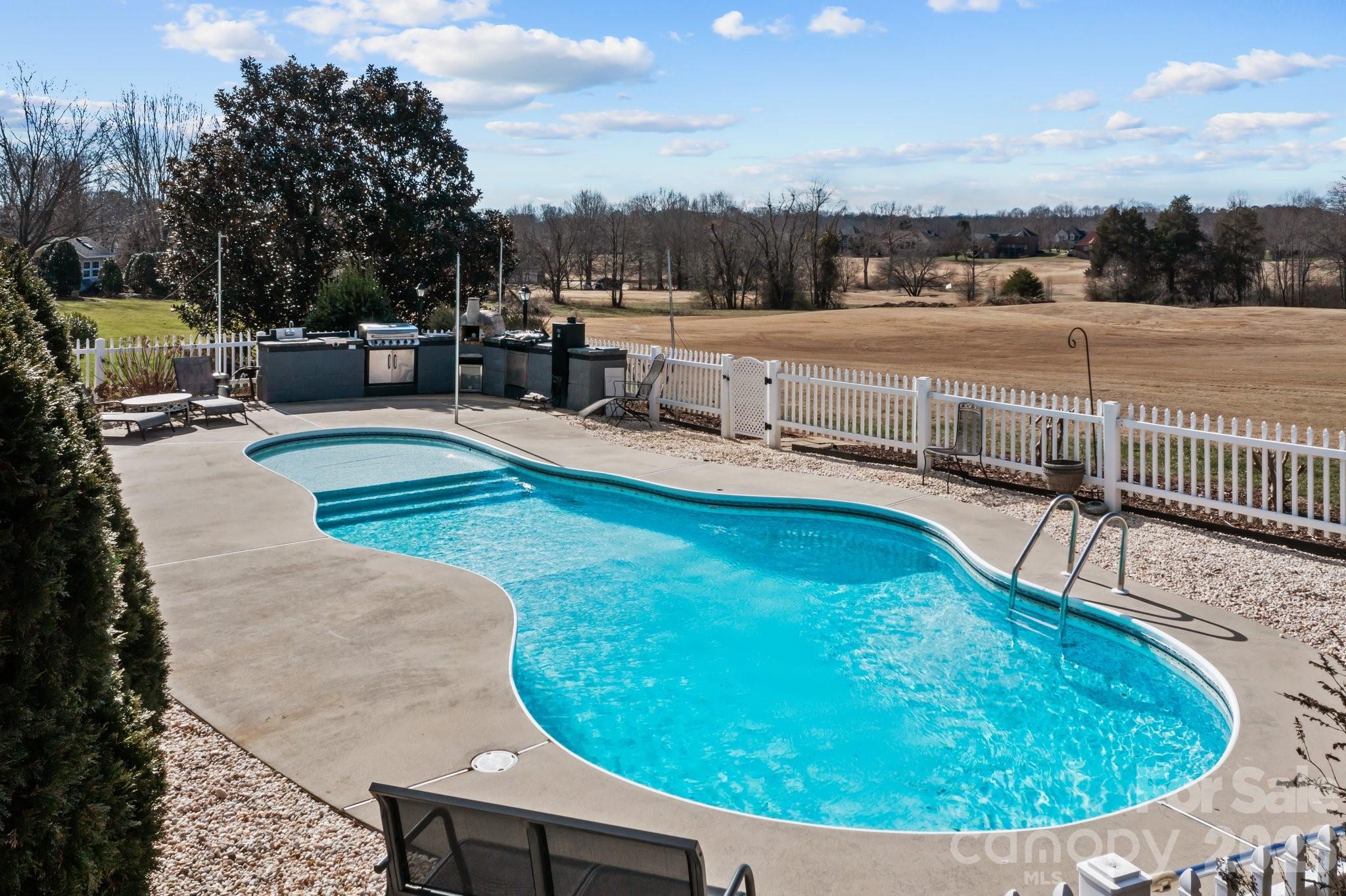 543 Muirfield Way Property Photo 38
