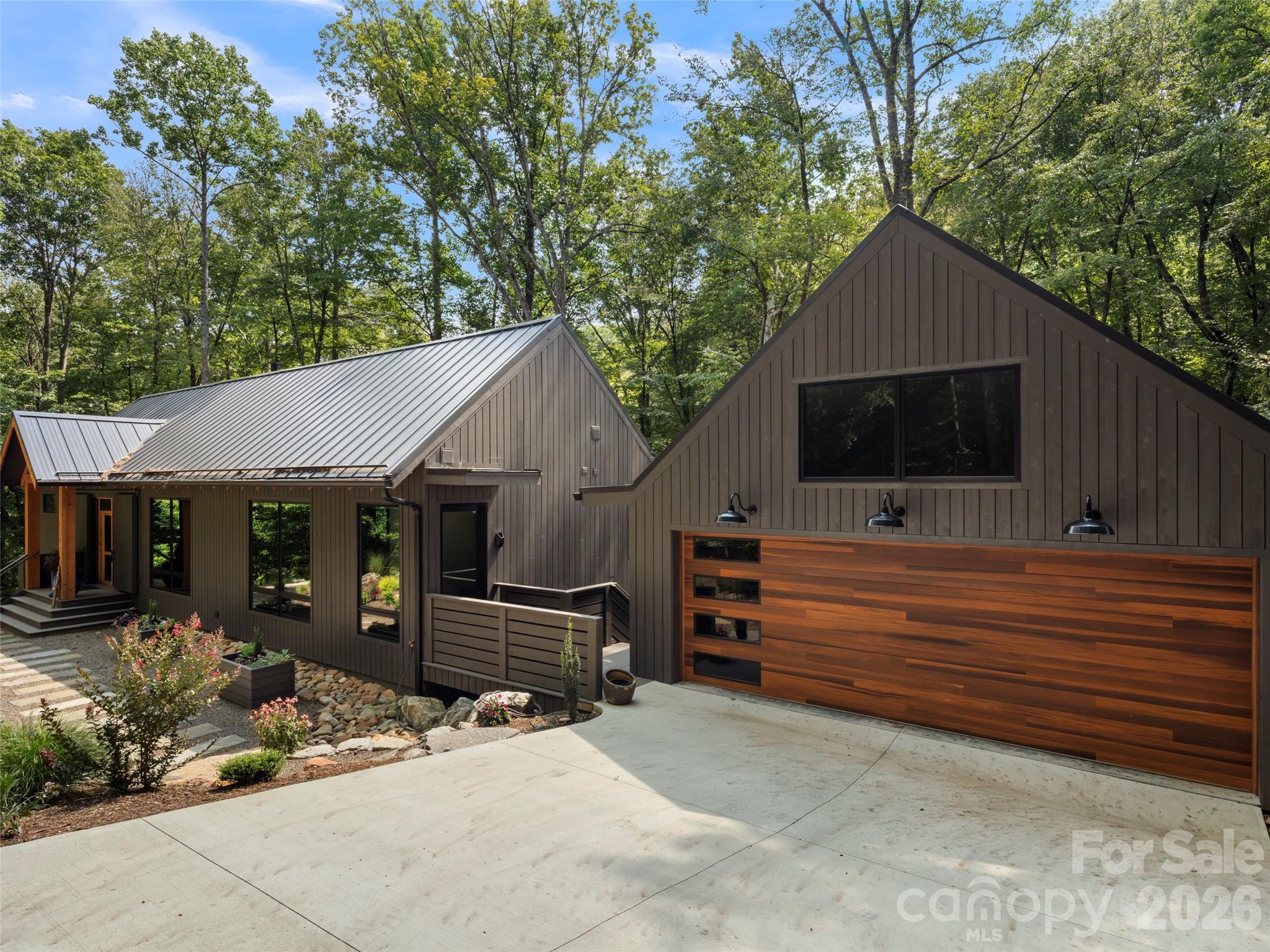 80 Hemlock Circle Property Photo 1