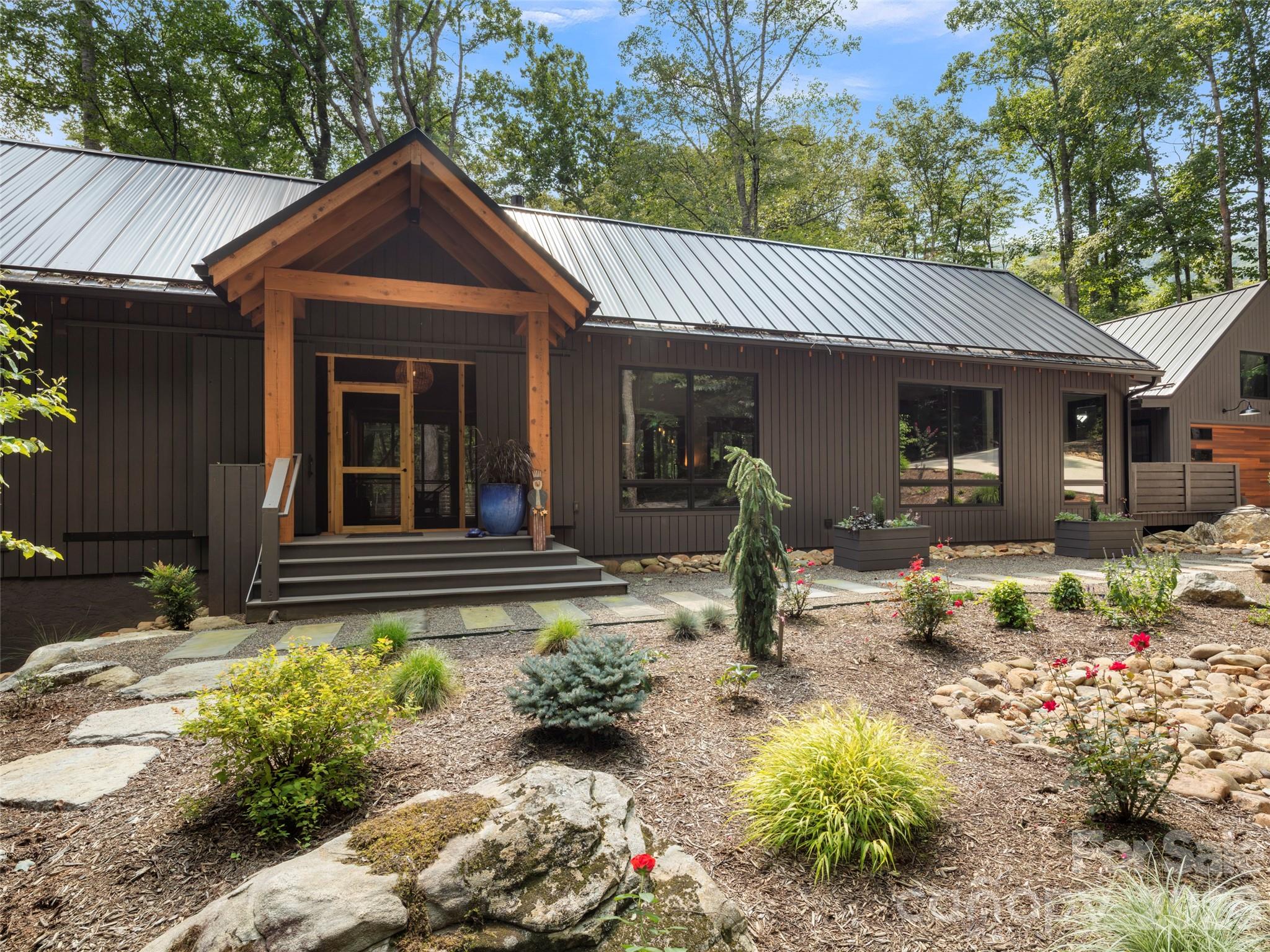 80 Hemlock Circle Property Photo 3