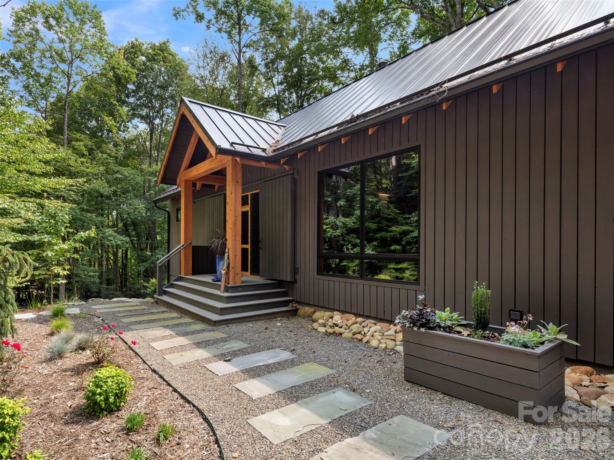80 Hemlock Circle Property Photo 4