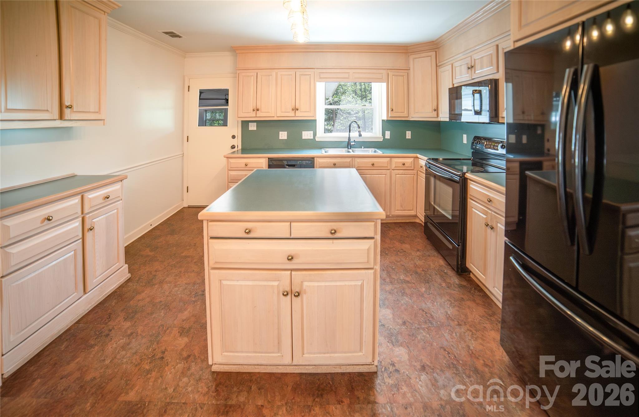 414 Patton Street Property Photo 11