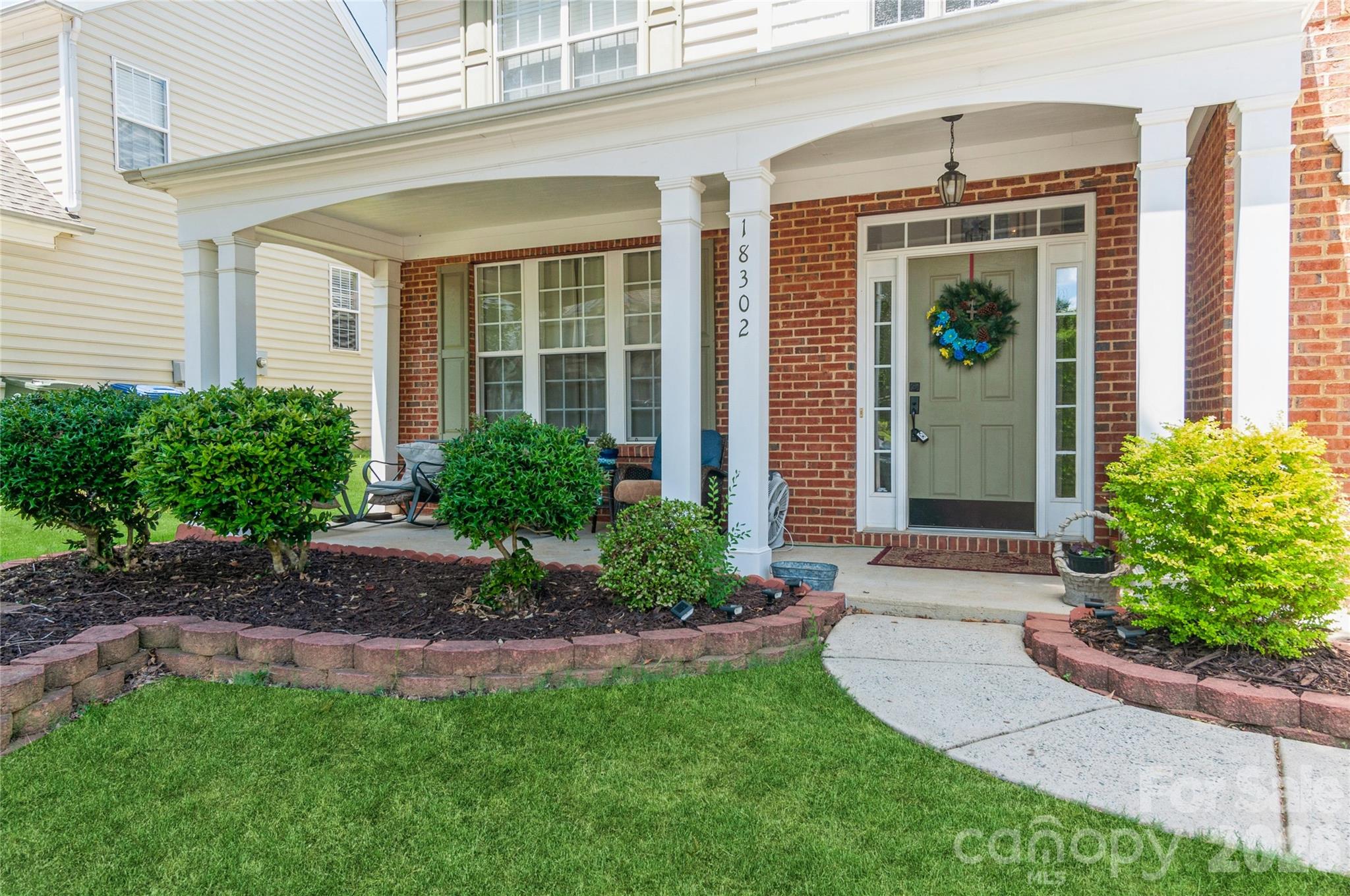 18302 Victoria Bay Drive Property Photo 3