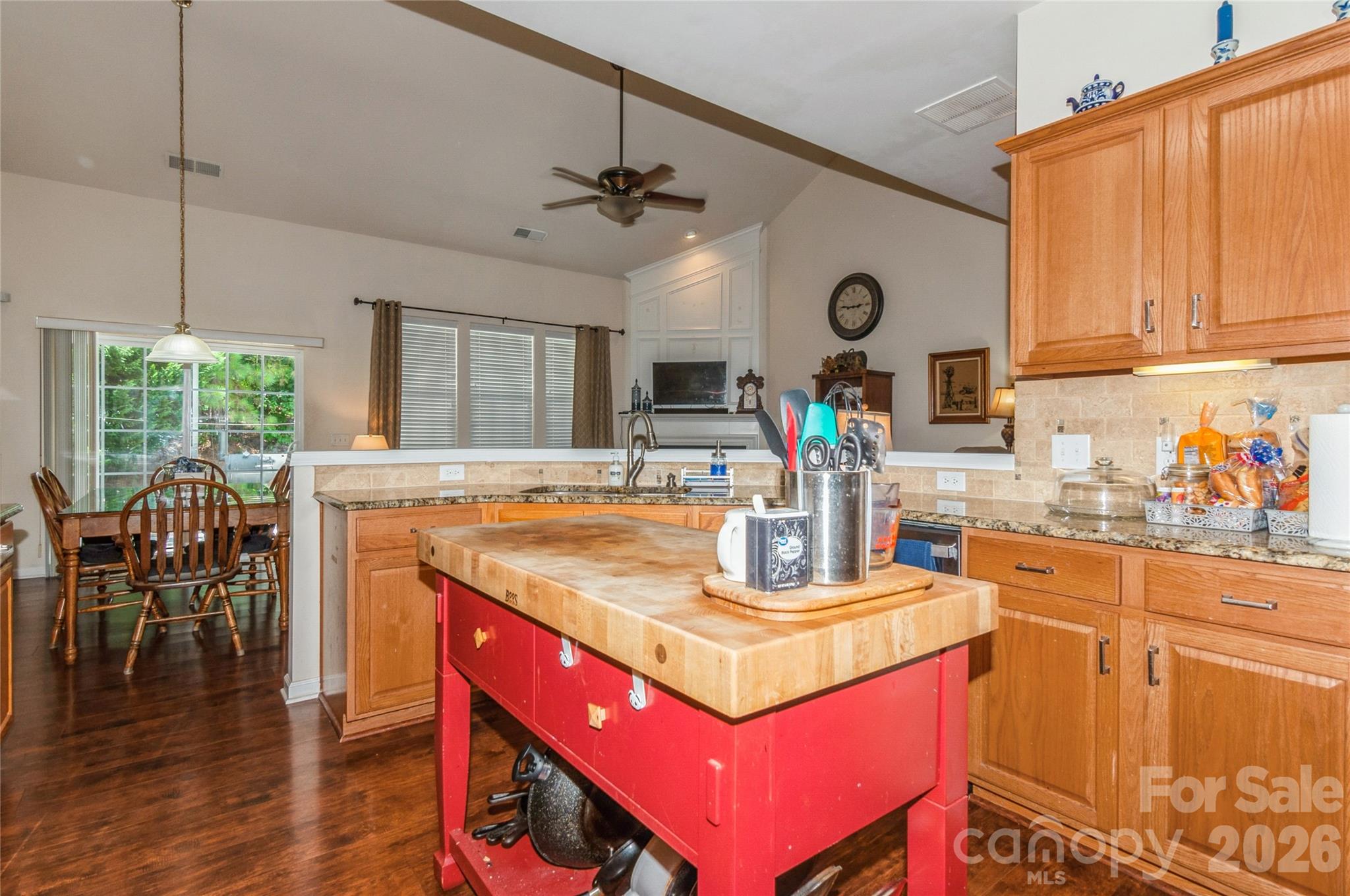 18302 Victoria Bay Drive Property Photo 9