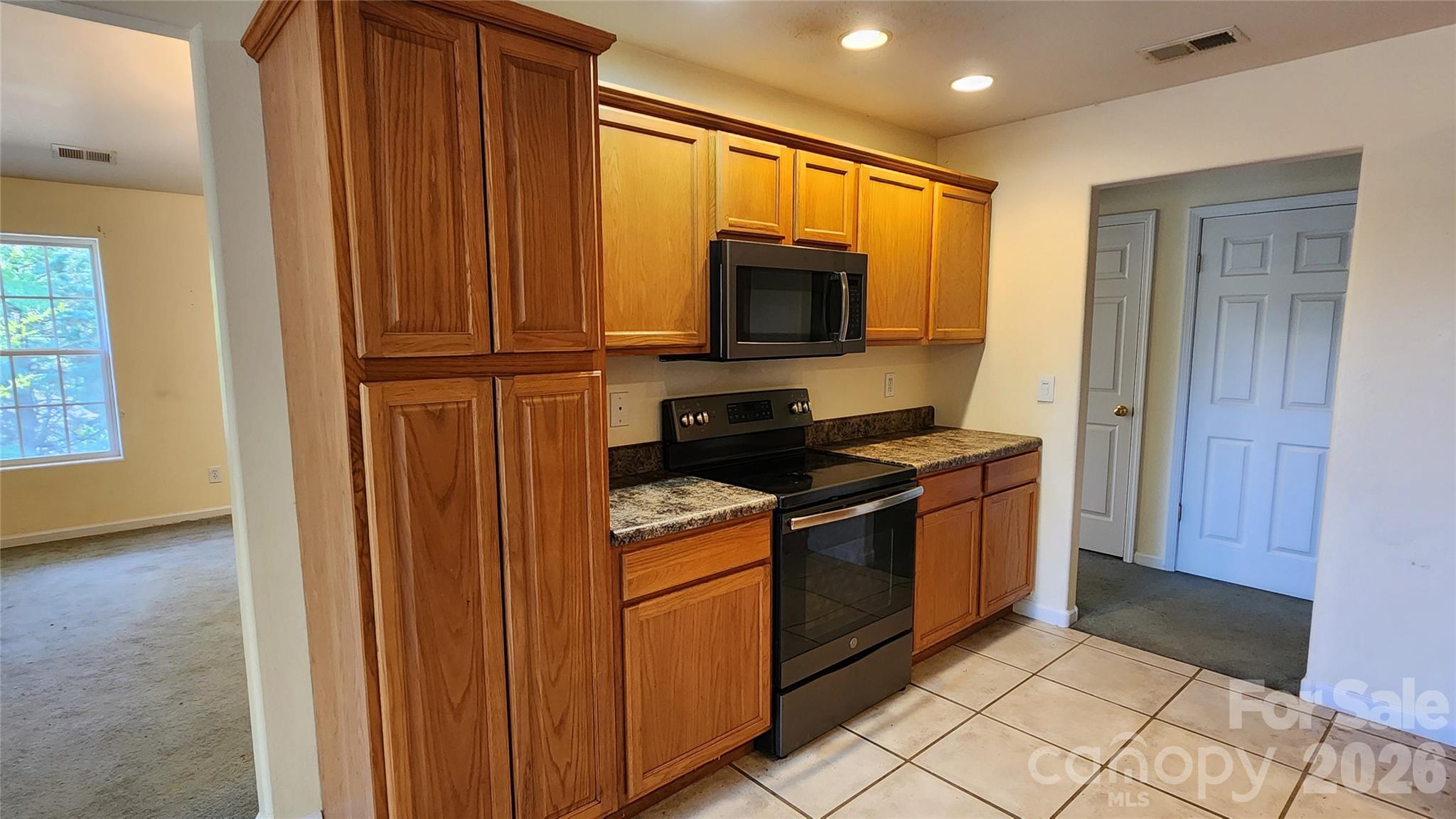 200 Park Place Property Photo 5