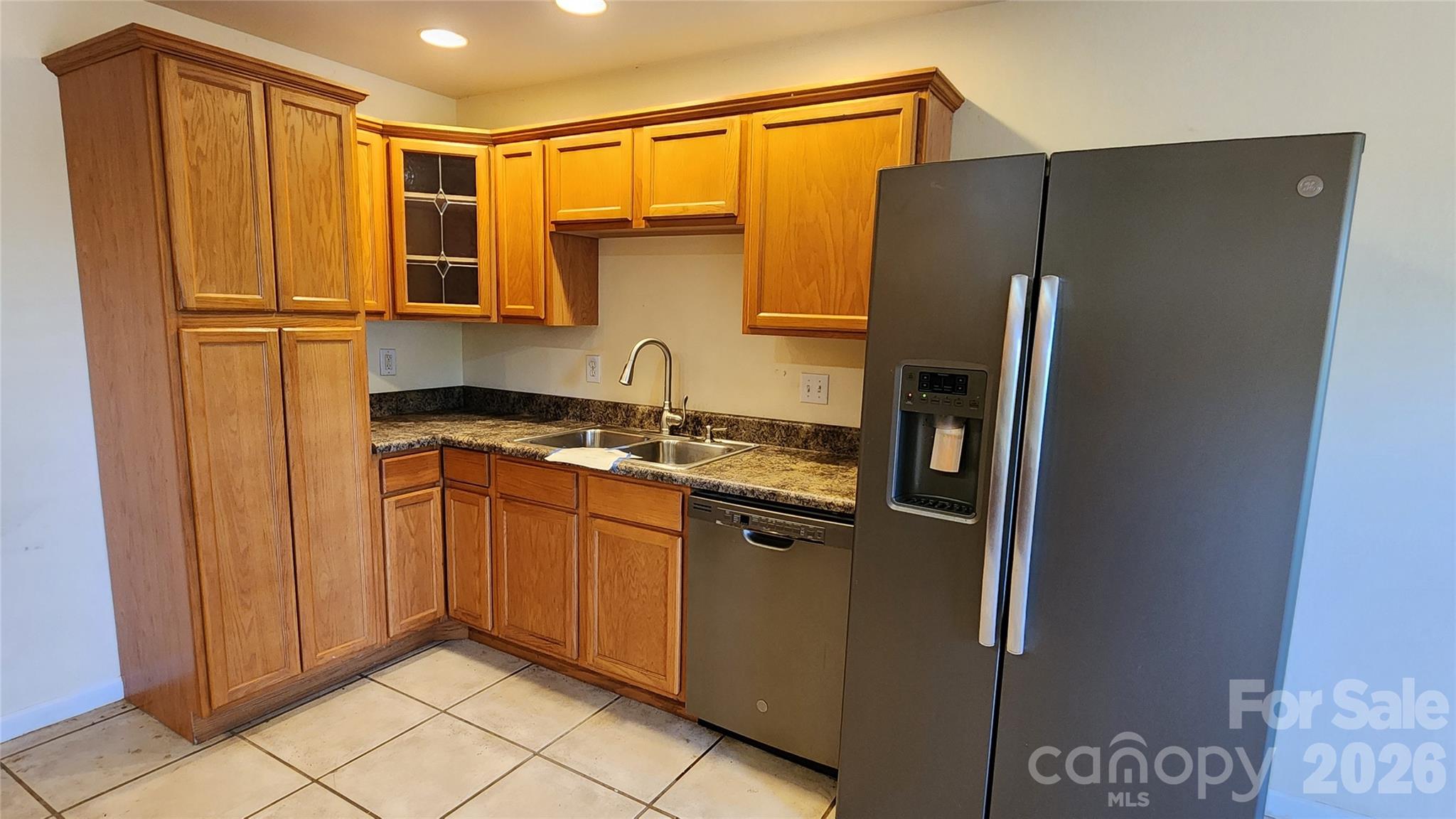 200 Park Place Property Photo 6