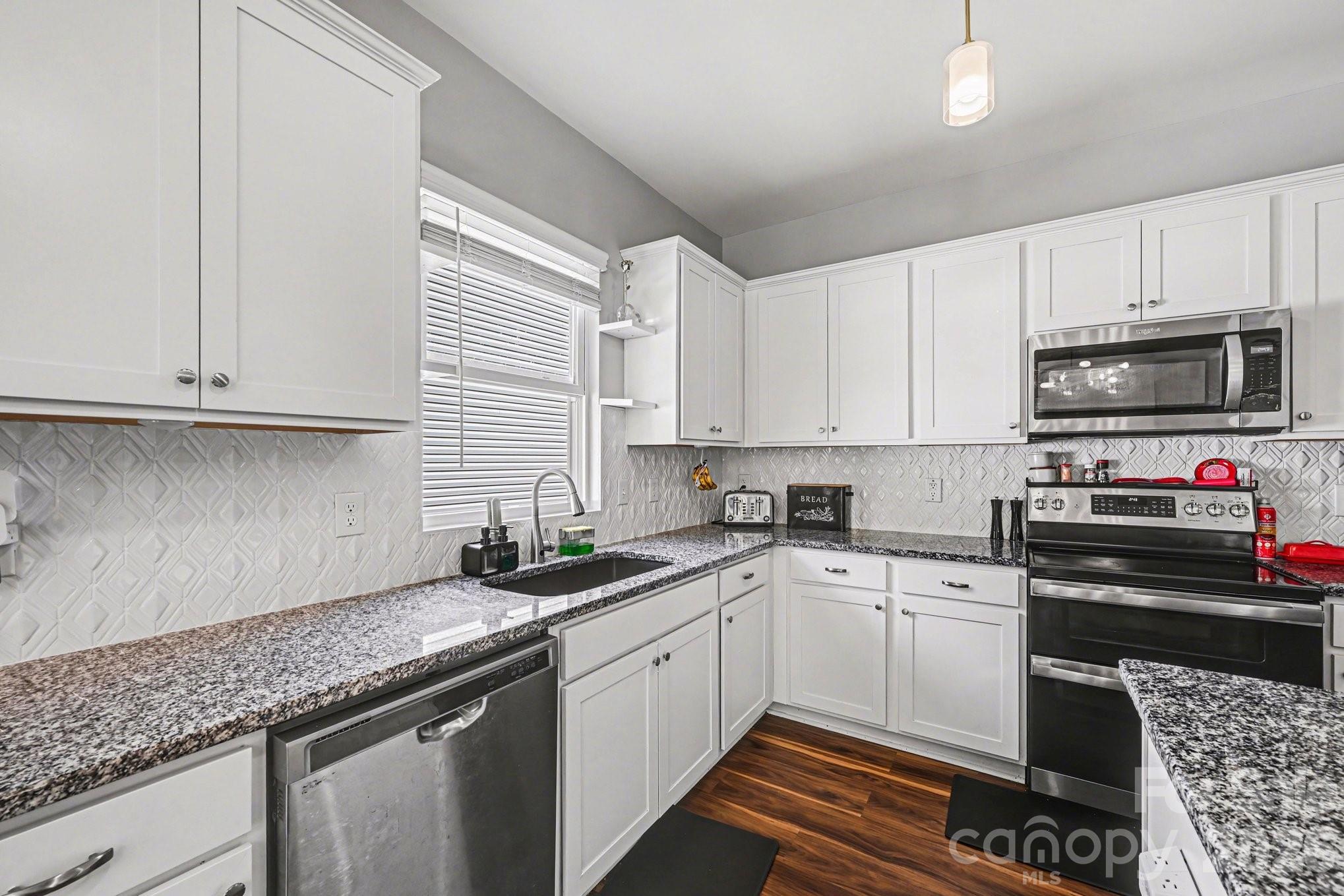 1235 Nesters Store Place Property Photo 7