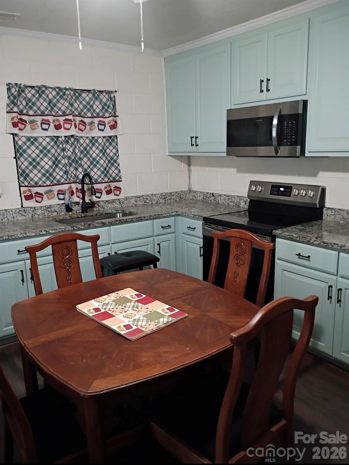 104 N Branch Street Property Photo 6