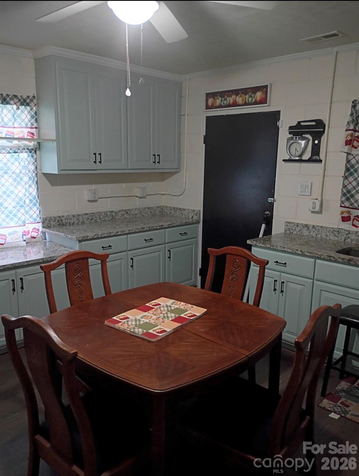104 N Branch Street Property Photo 7