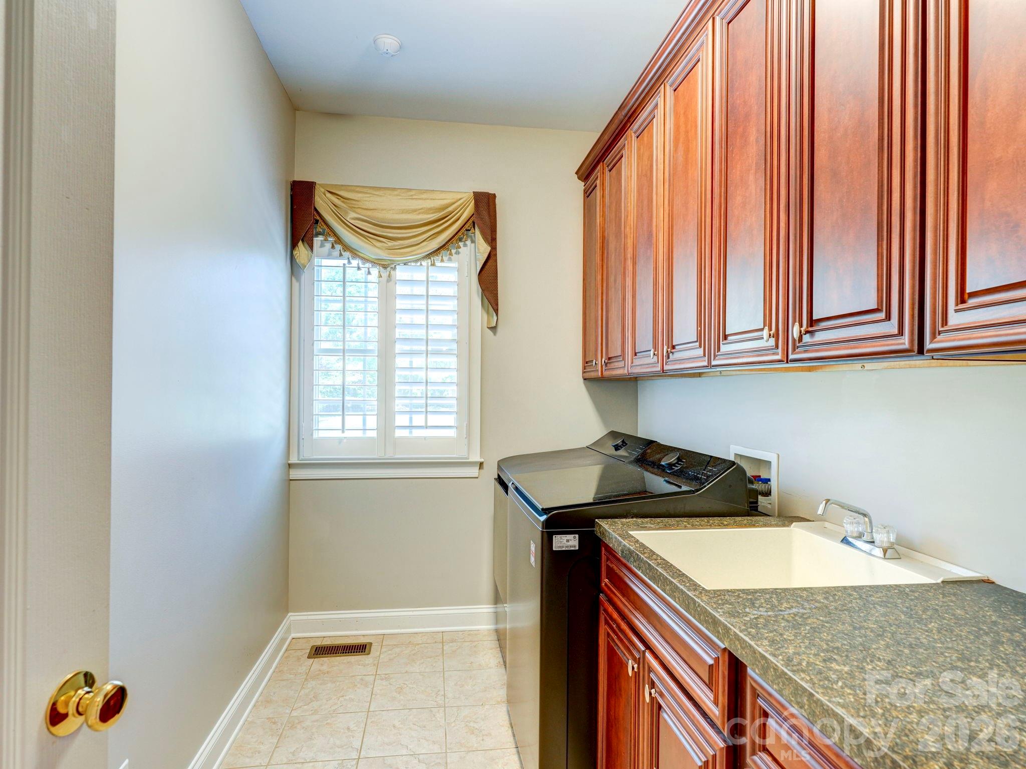 725 Wild Berry Court Property Photo 25