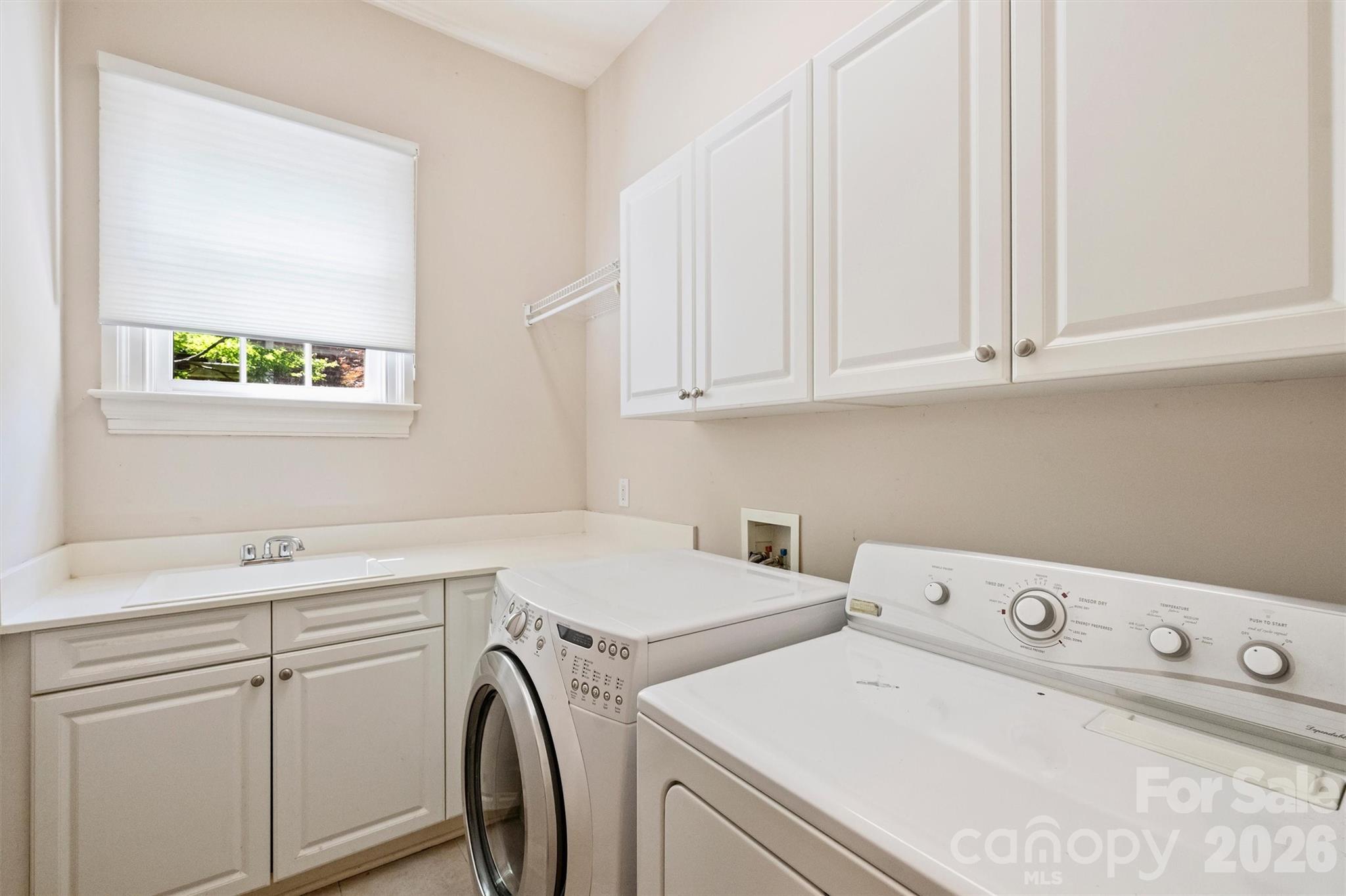 1115 S Kings Drive Property Photo 20