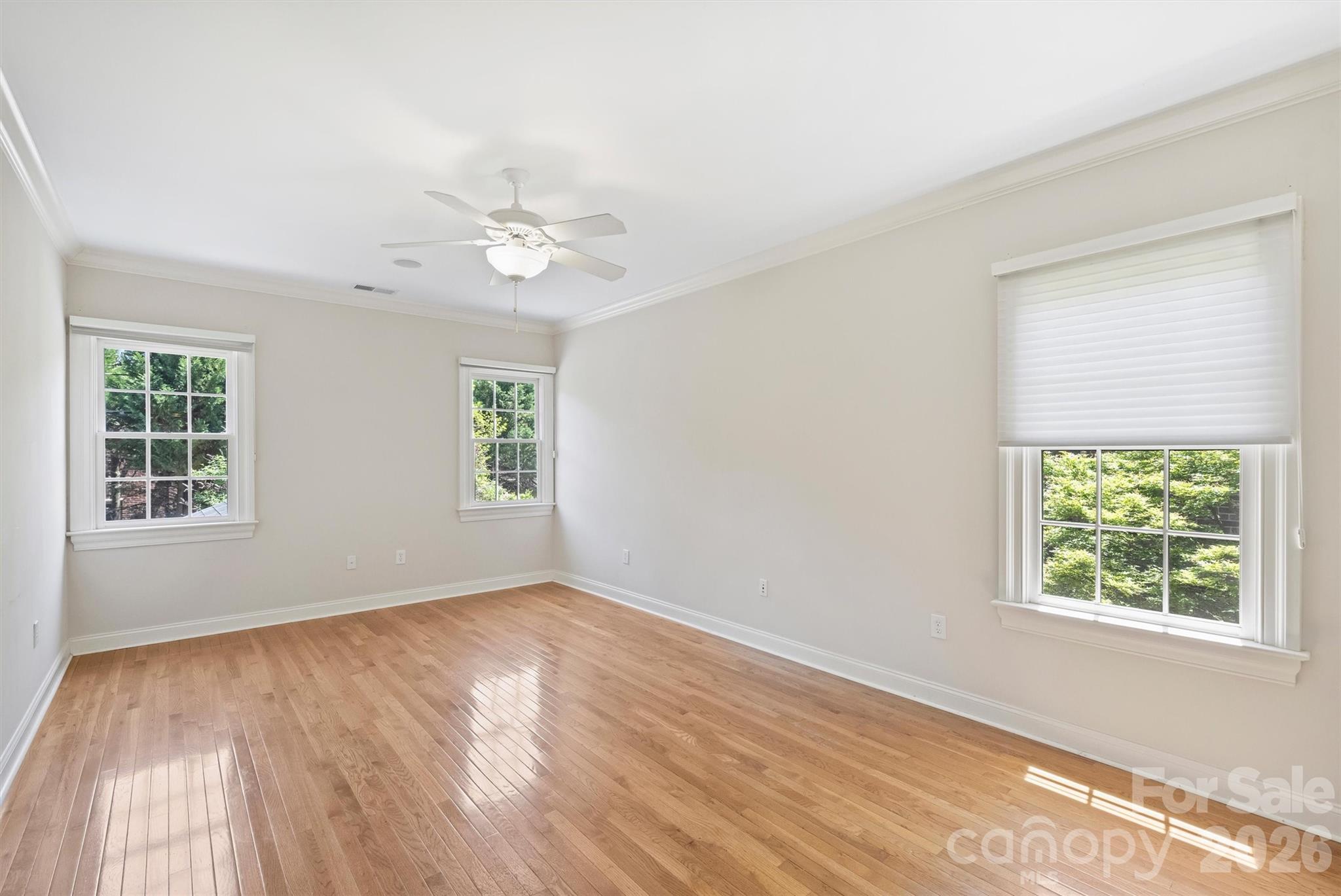 1115 S Kings Drive Property Photo 27