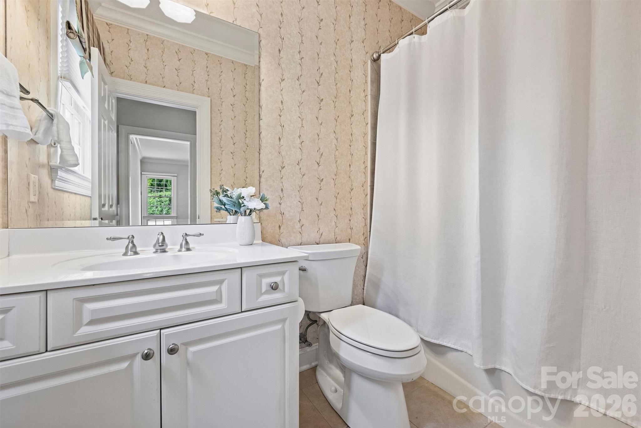 1115 S Kings Drive Property Photo 28
