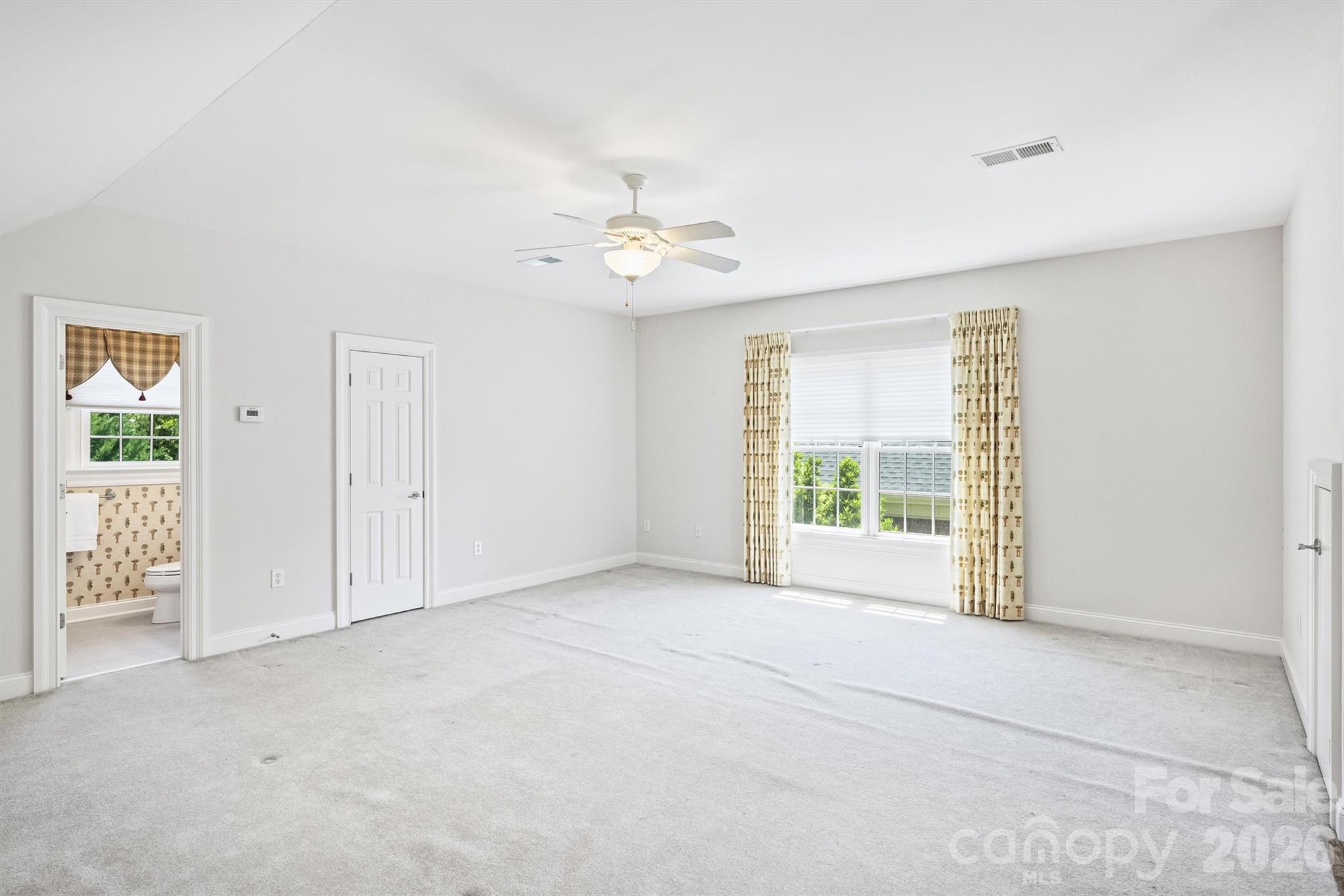 1115 S Kings Drive Property Photo 29