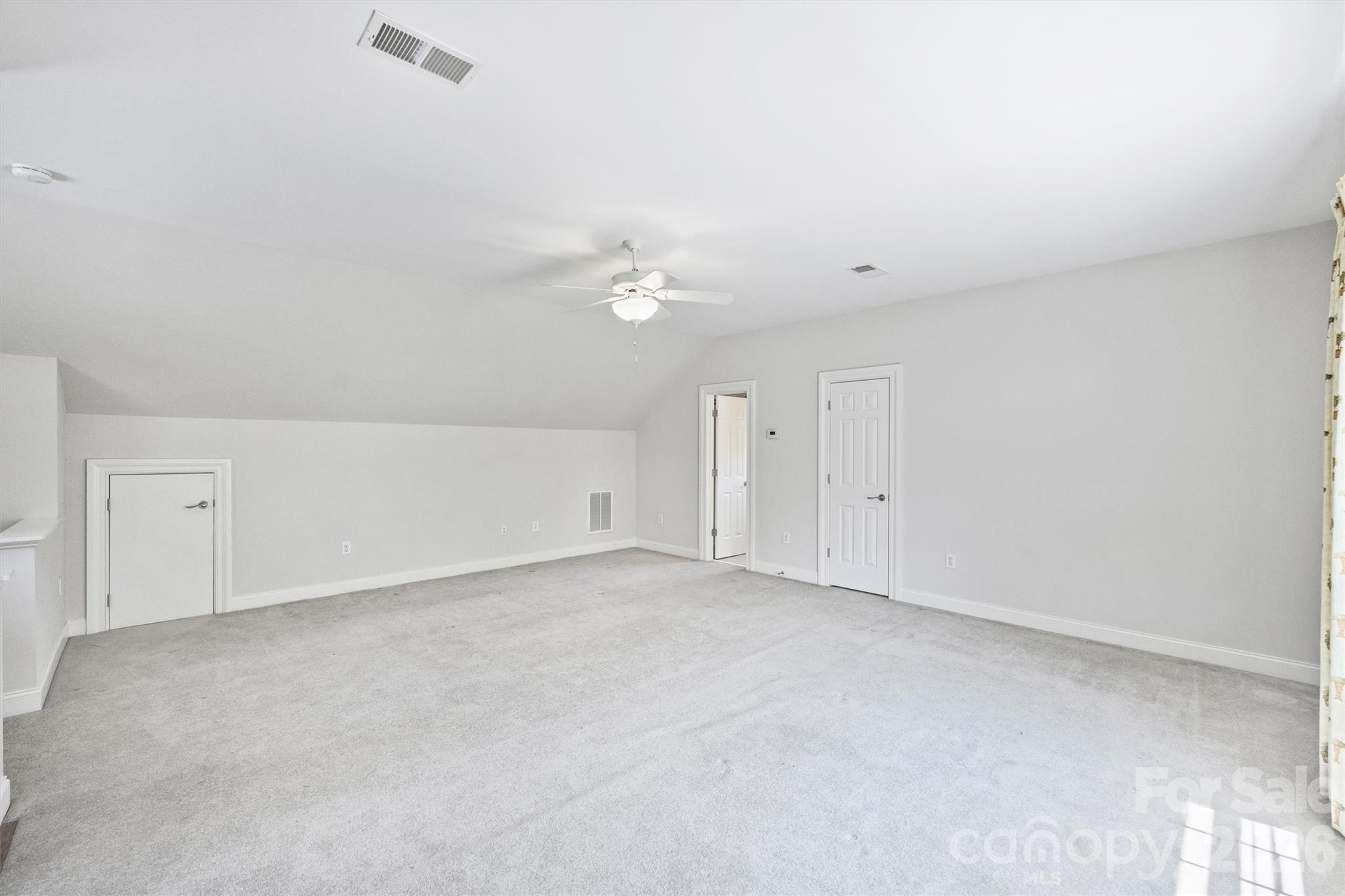 1115 S Kings Drive Property Photo 32
