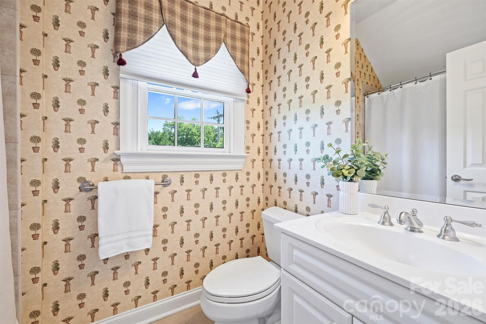 1115 S Kings Drive Property Photo 33