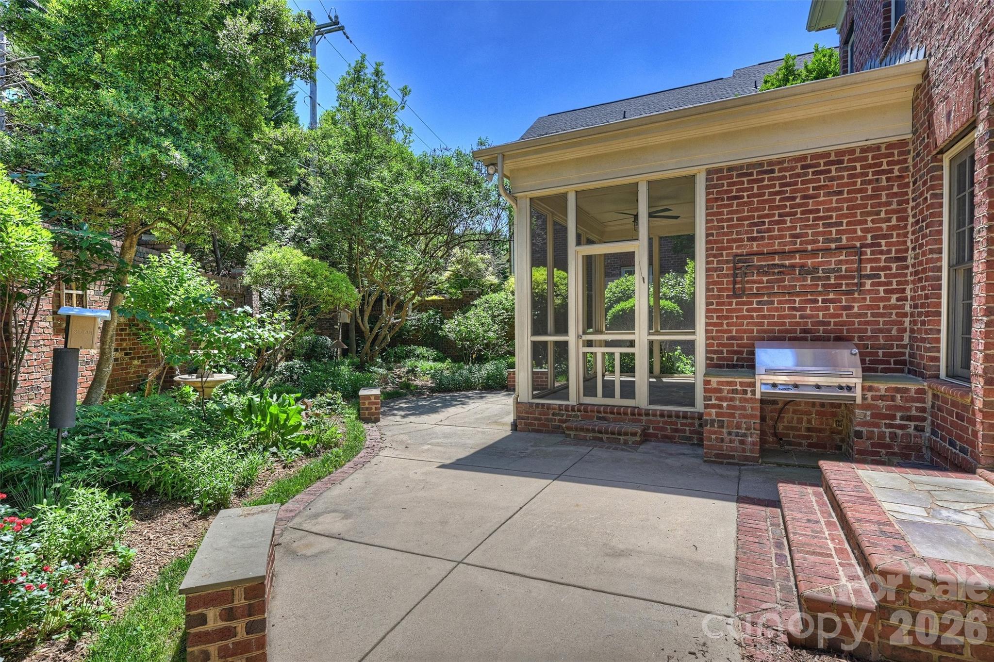 1115 S Kings Drive Property Photo 38