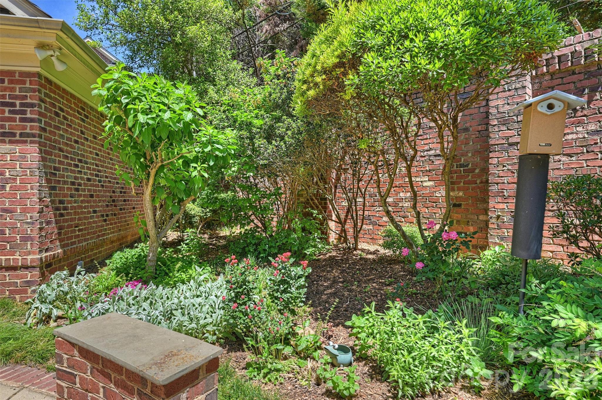 1115 S Kings Drive Property Photo 43