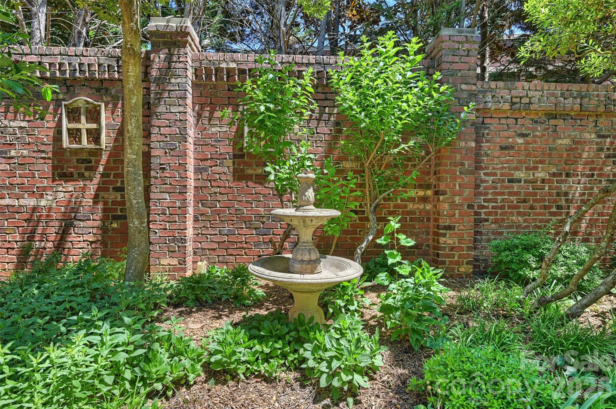 1115 S Kings Drive Property Photo 44