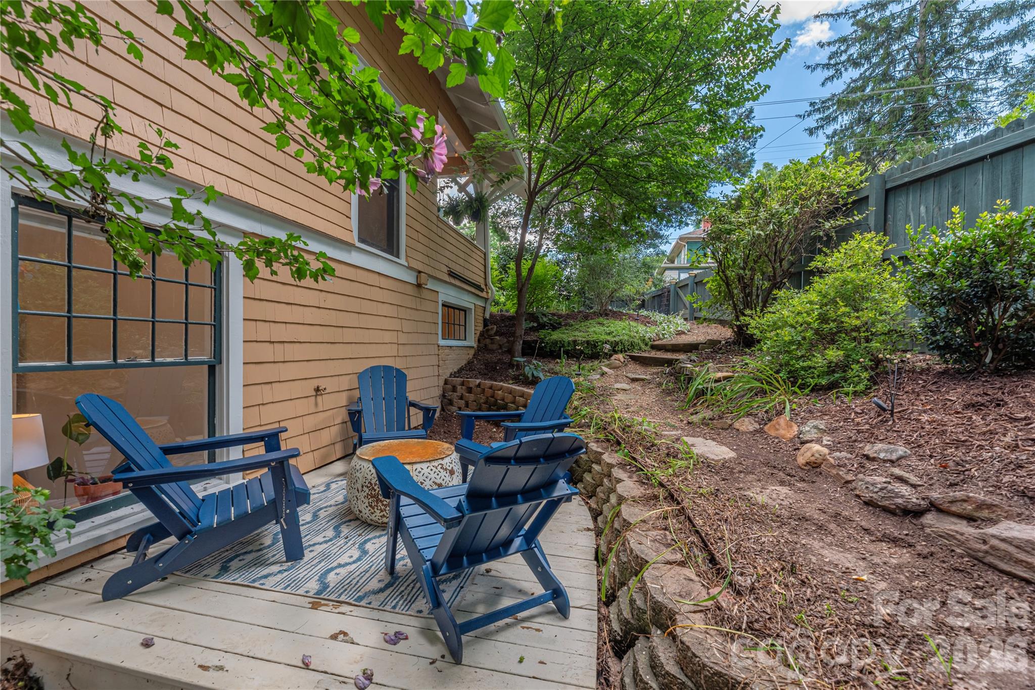 302 Hillside Street Property Photo 33