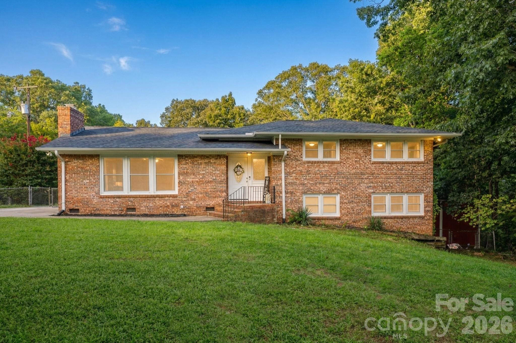 122 Crestwood Drive Property Photo 1