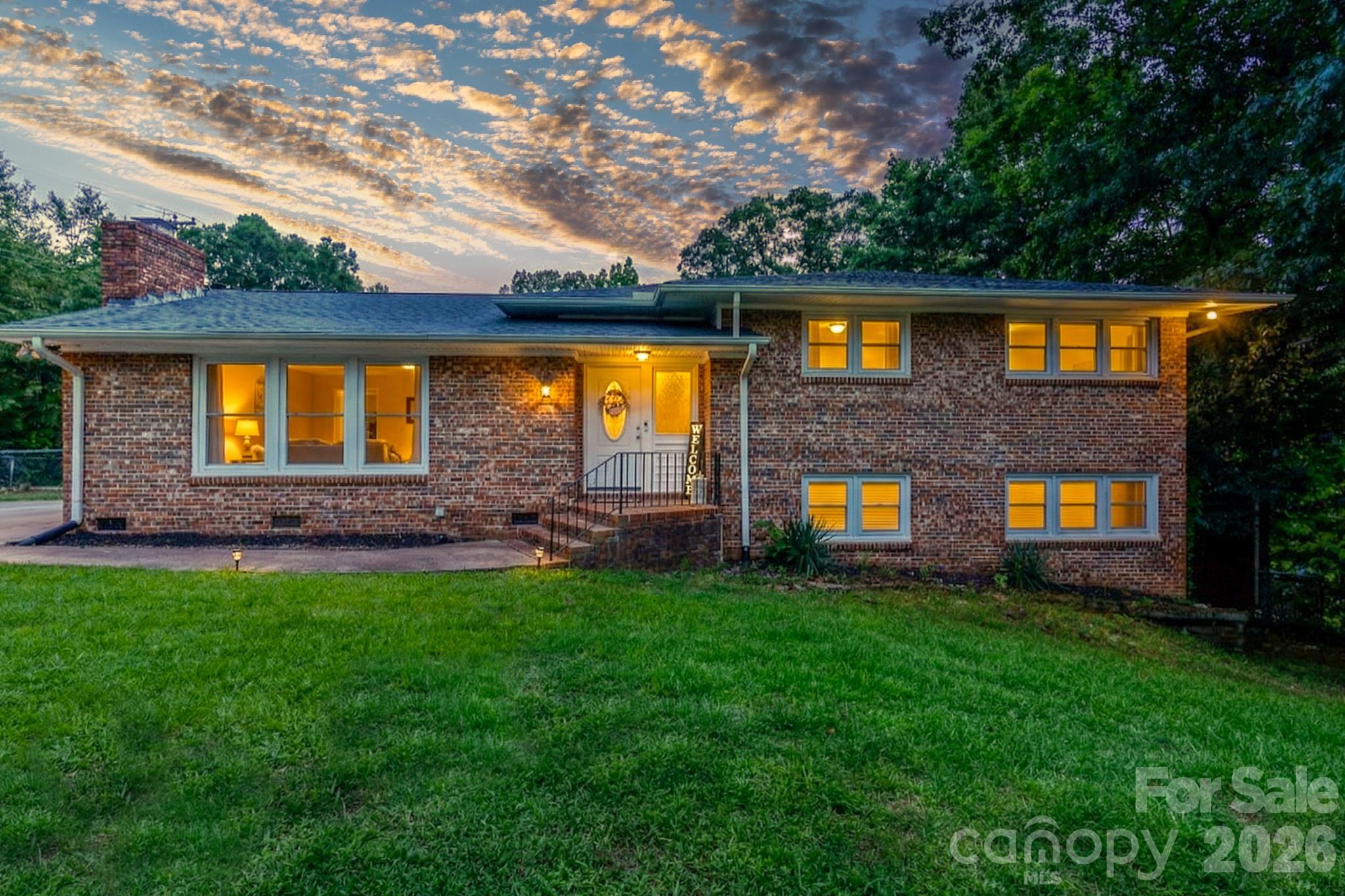 122 Crestwood Drive Property Photo 2