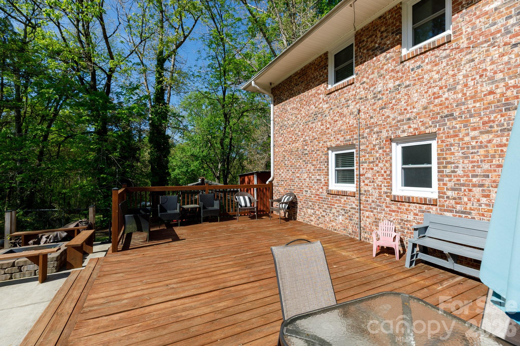 122 Crestwood Drive Property Photo 33