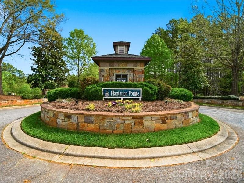 6074 Plantation Pointe Drive Property Photo 2