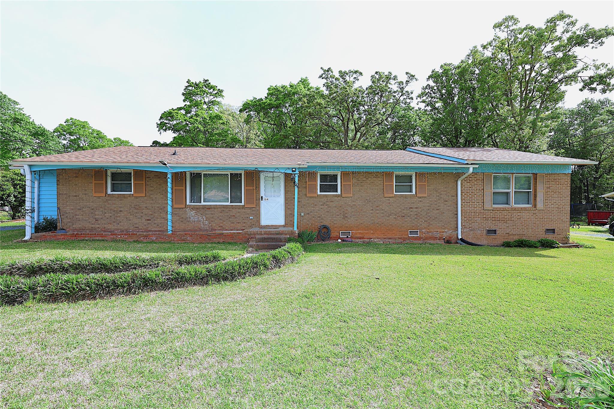 104 Pinetree Drive Property Photo 1