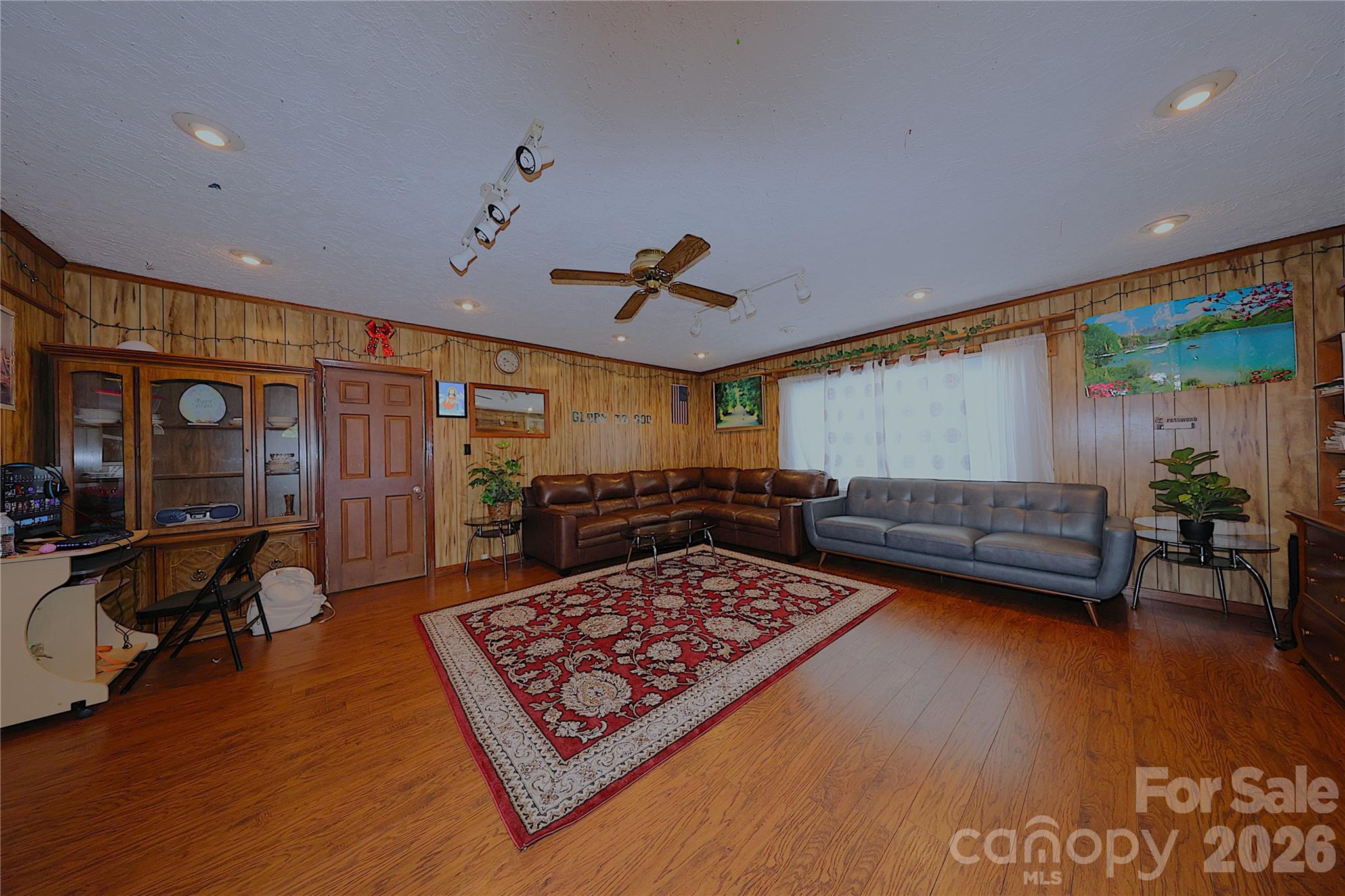 104 Pinetree Drive Property Photo 7