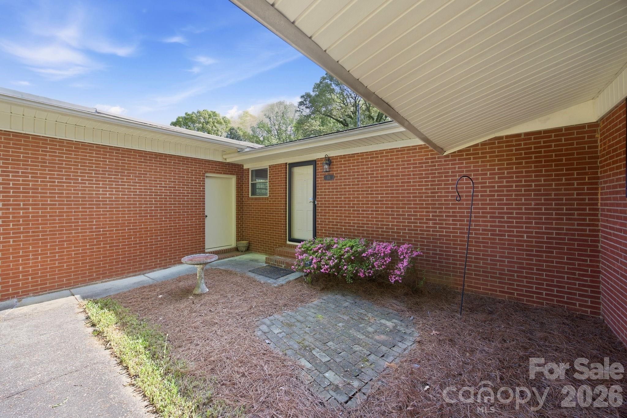 101 Spruce Drive Property Photo 4