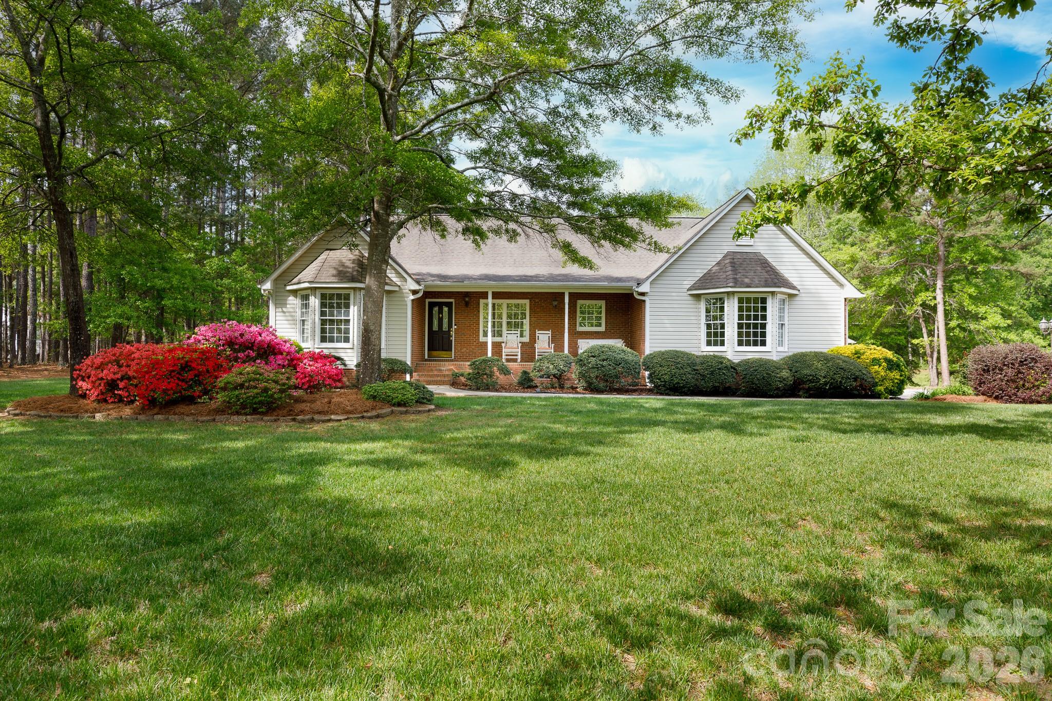 4307 Edgeland Road Property Photo 2