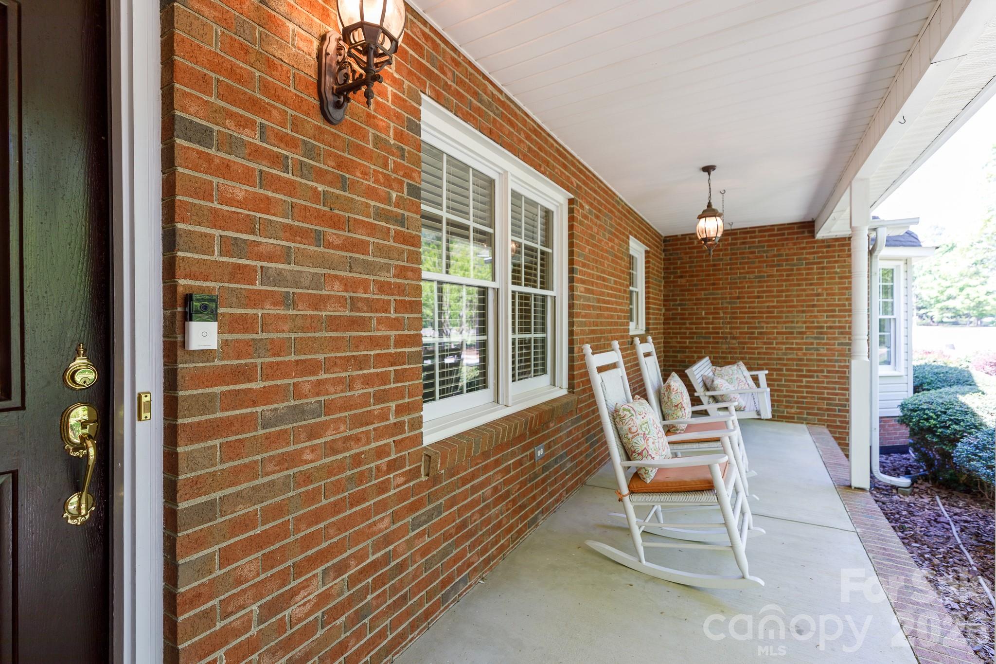 4307 Edgeland Road Property Photo 3