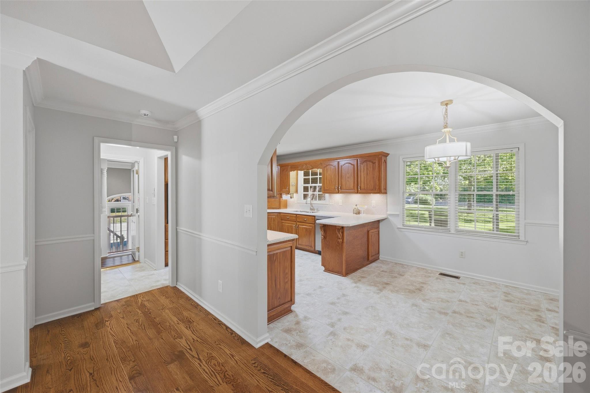4307 Edgeland Road Property Photo 11